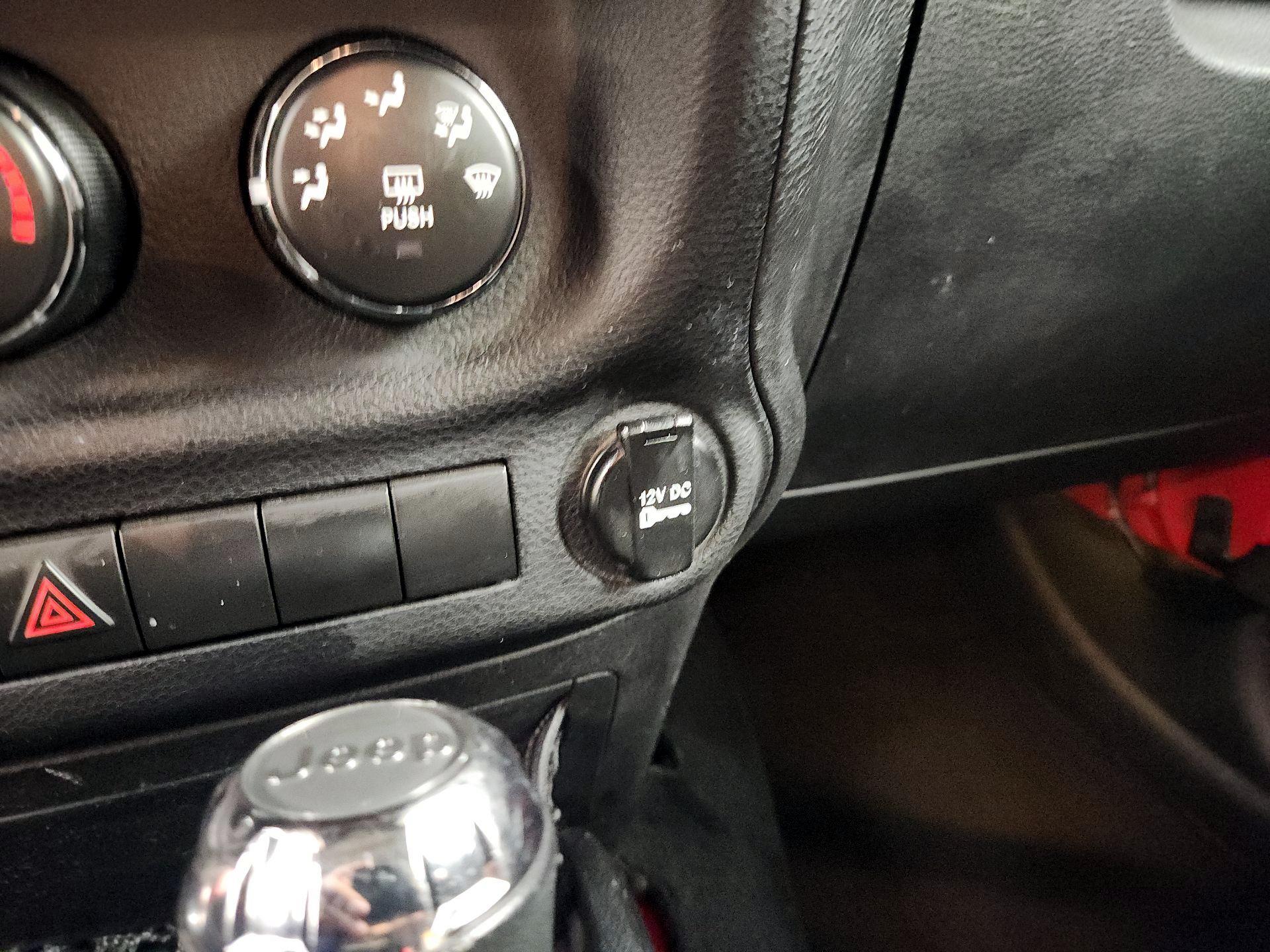 Thumbnail: 2014 Jeep Wrangler - 16
