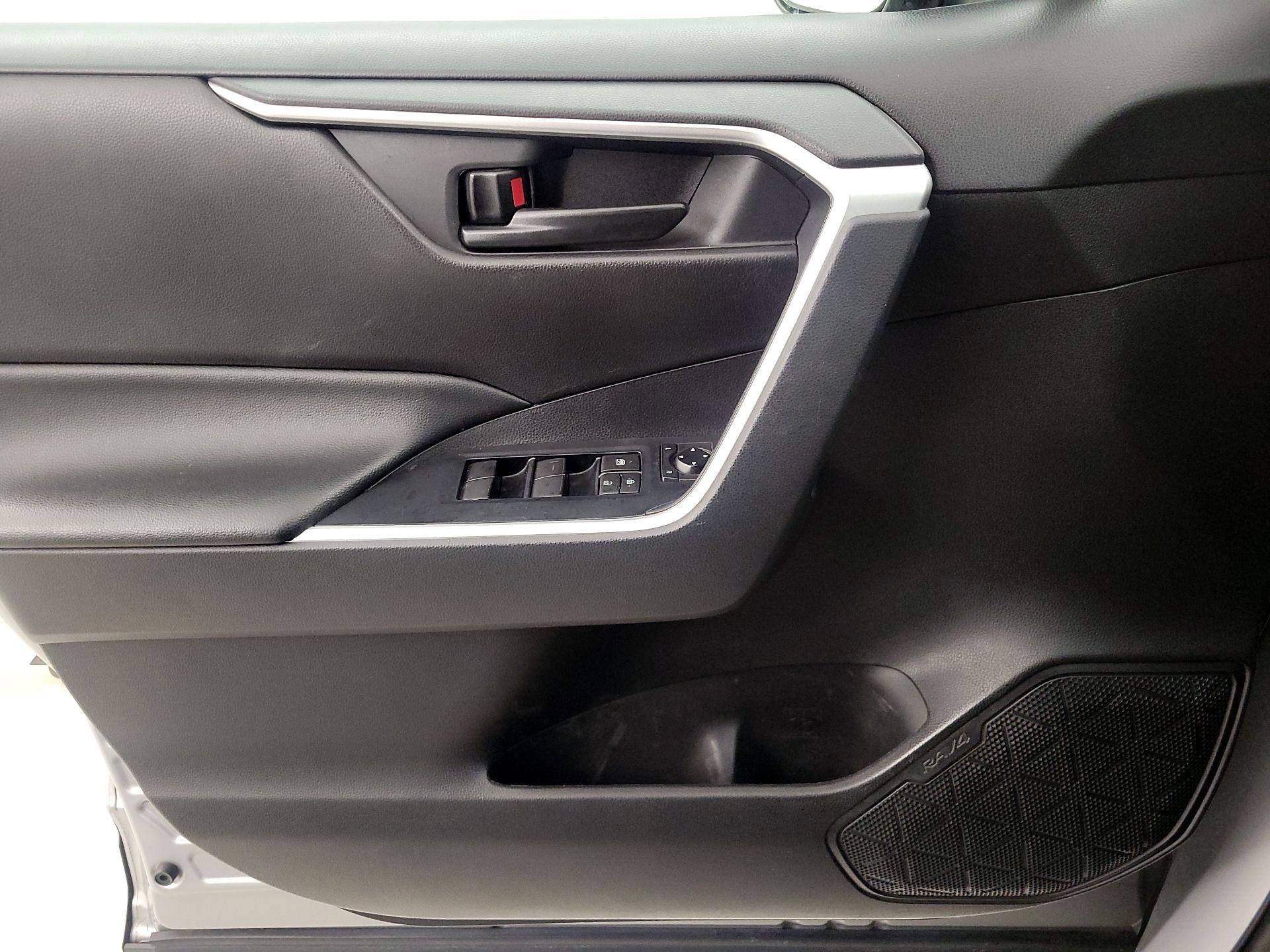 Thumbnail: 2022 Toyota RAV4 - 12