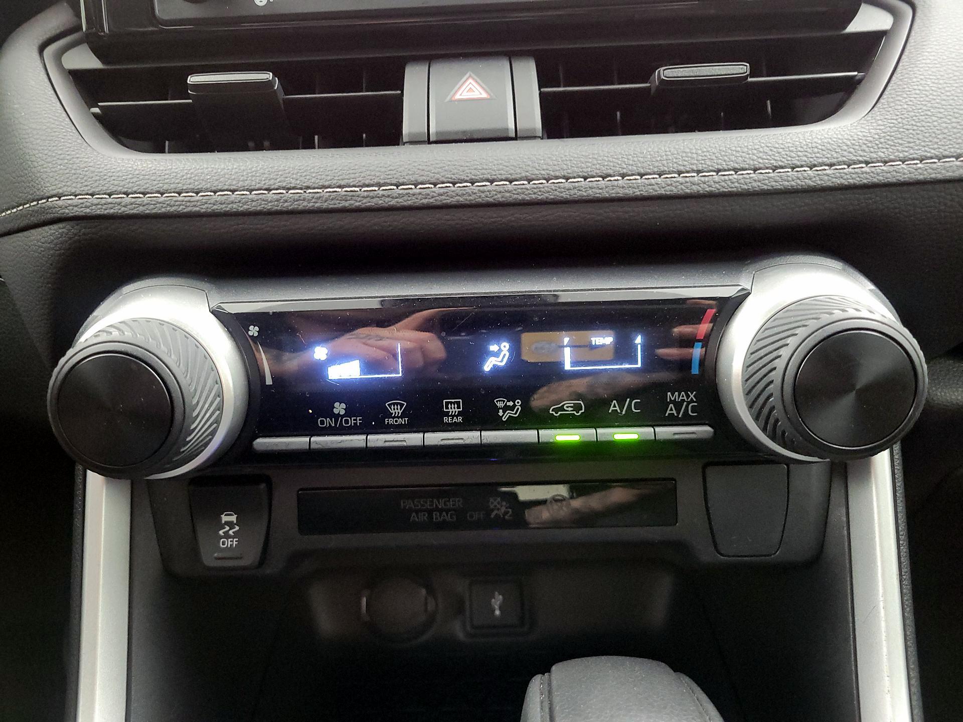 Thumbnail: 2022 Toyota RAV4 - 16