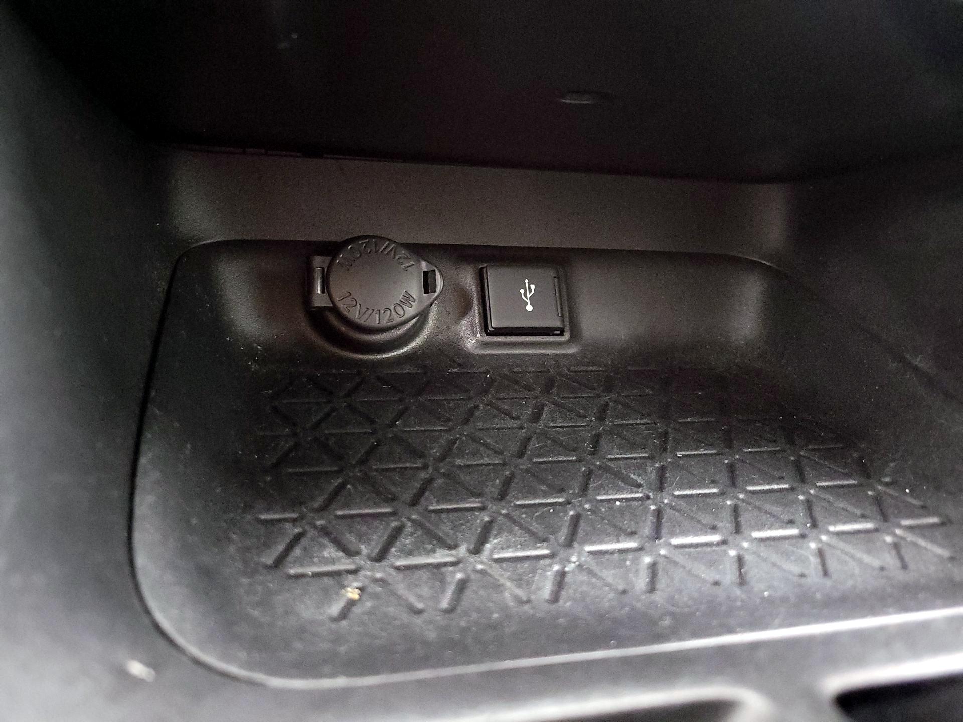 Thumbnail: 2022 Toyota RAV4 - 18