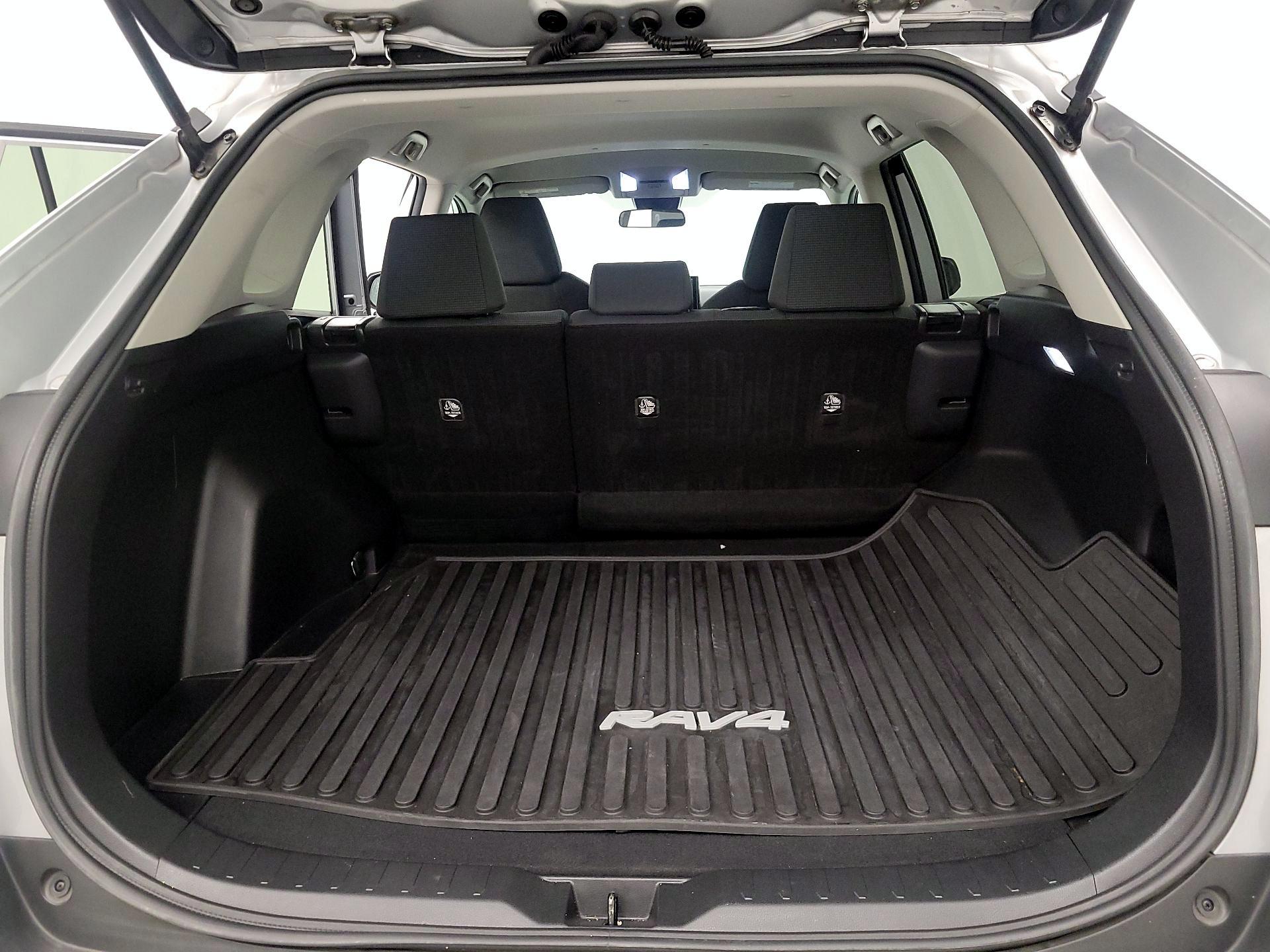 Thumbnail: 2022 Toyota RAV4 - 20