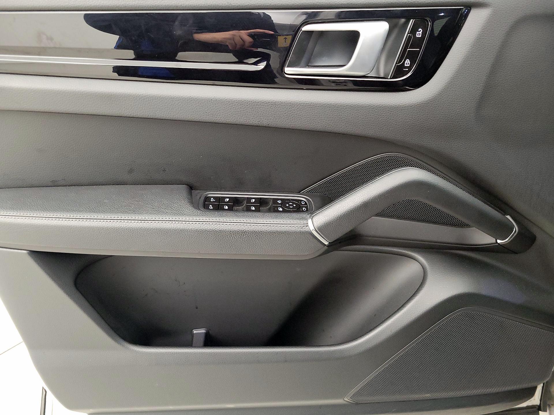 Thumbnail: 2021 Porsche Cayenne - 12