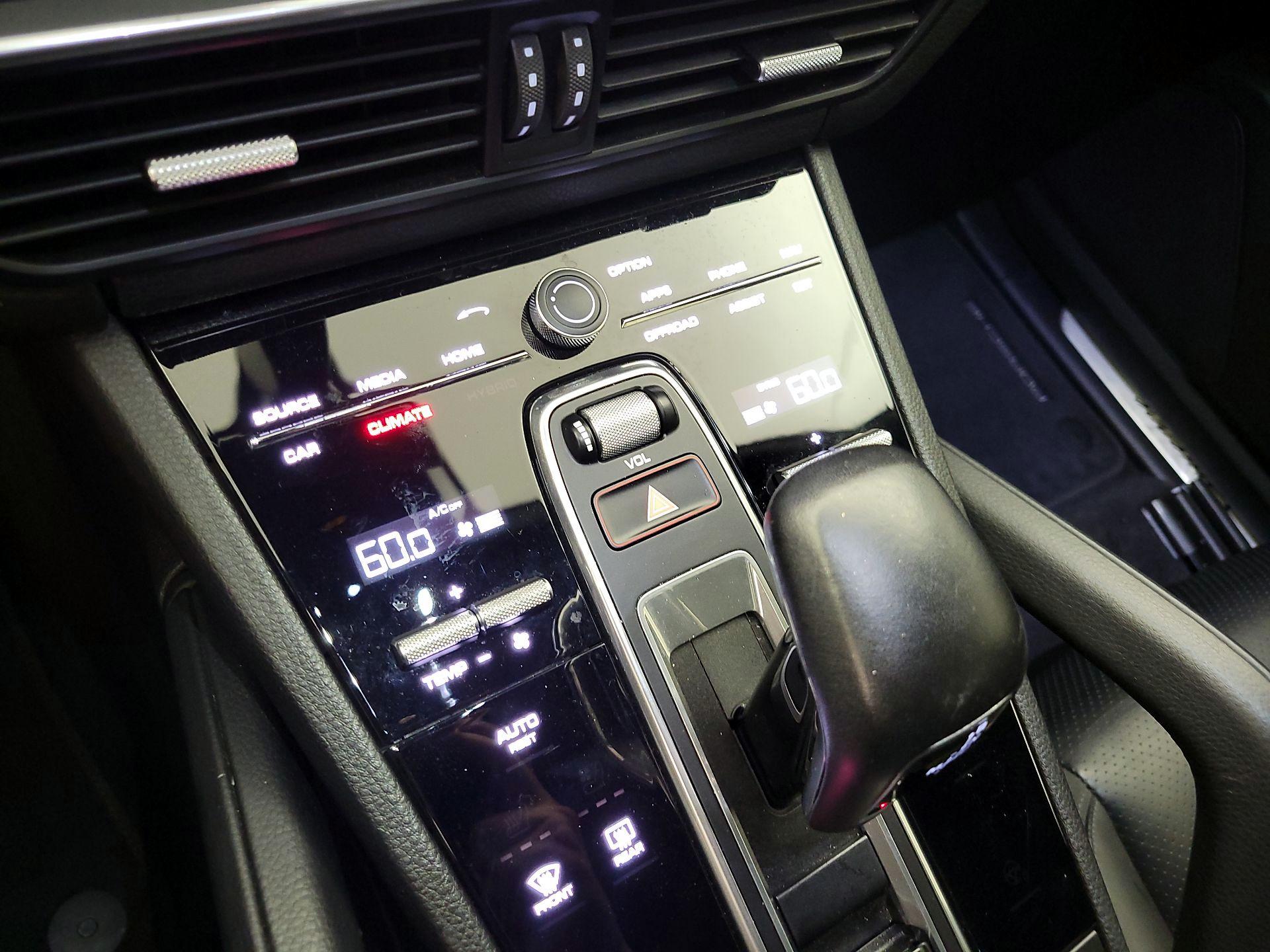 Thumbnail: 2021 Porsche Cayenne - 16