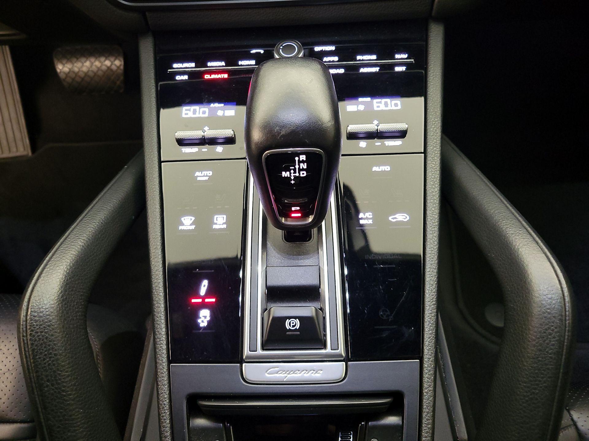 Thumbnail: 2021 Porsche Cayenne - 17