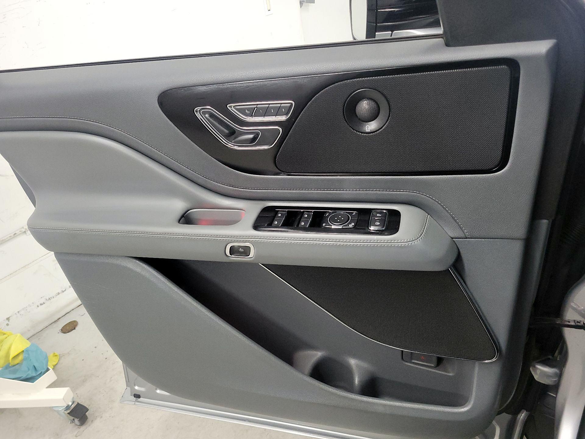 Thumbnail: 2020 Lincoln Aviator - 12