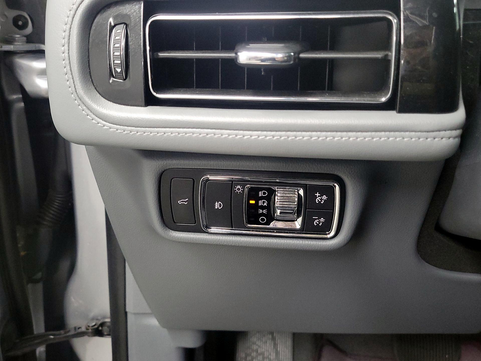 Thumbnail: 2020 Lincoln Aviator - 13