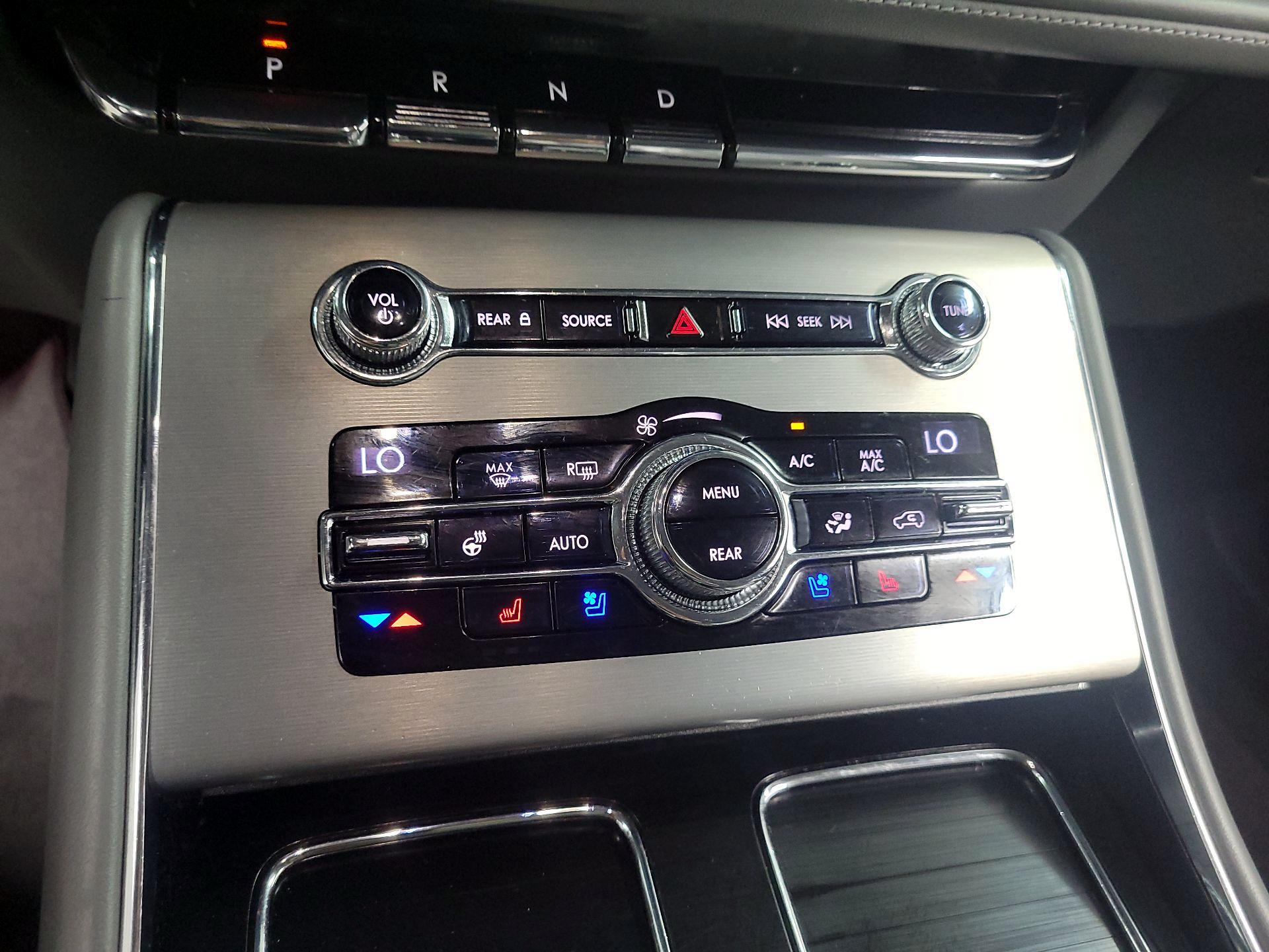 Thumbnail: 2020 Lincoln Aviator - 16