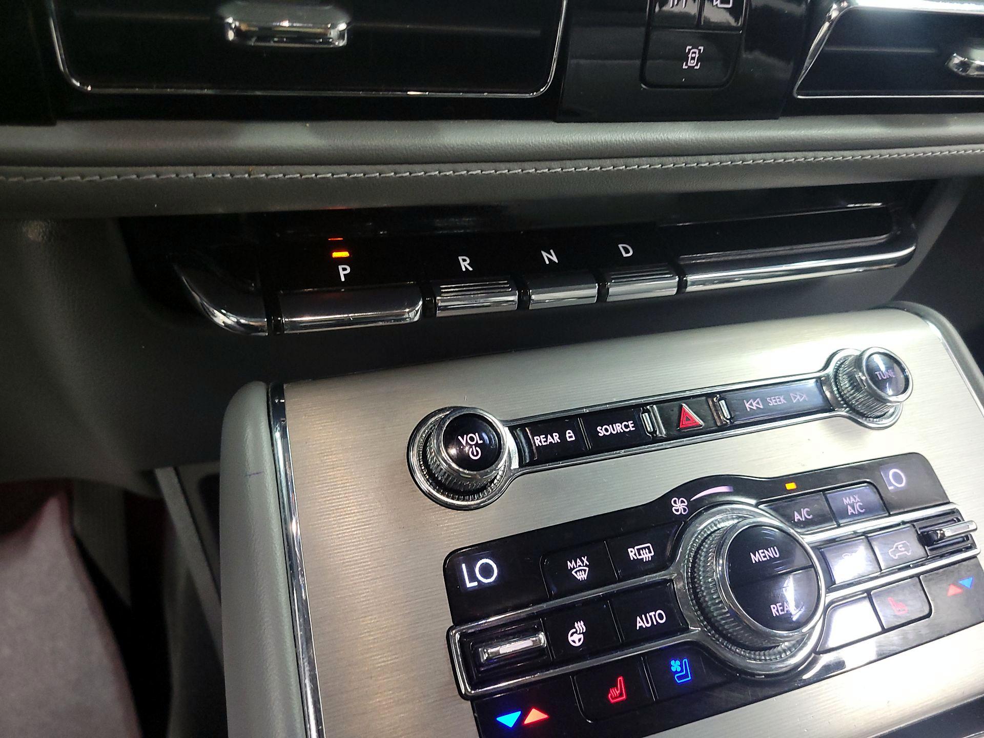 Thumbnail: 2020 Lincoln Aviator - 17