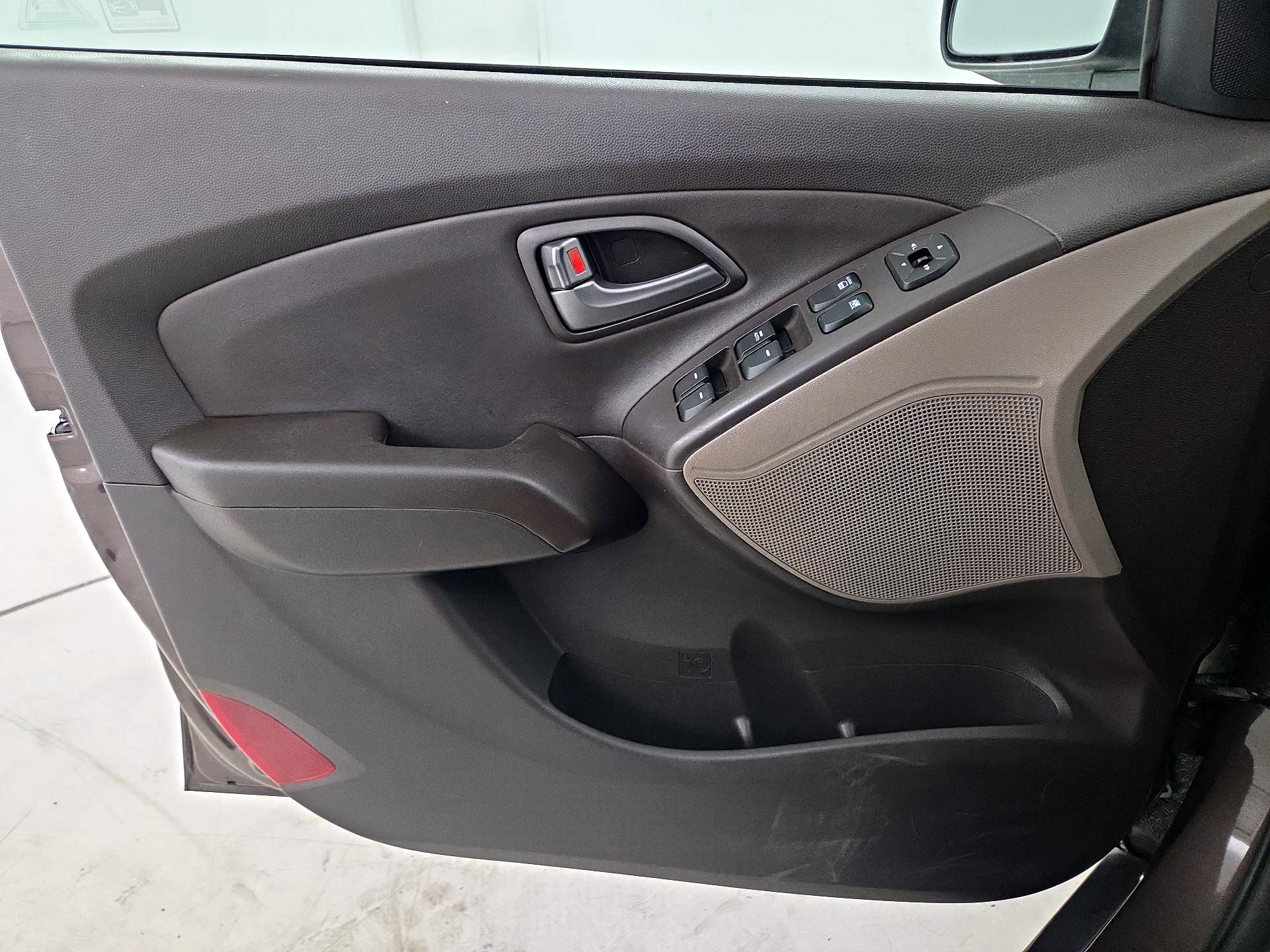 Thumbnail: 2015 Hyundai Tucson - 12