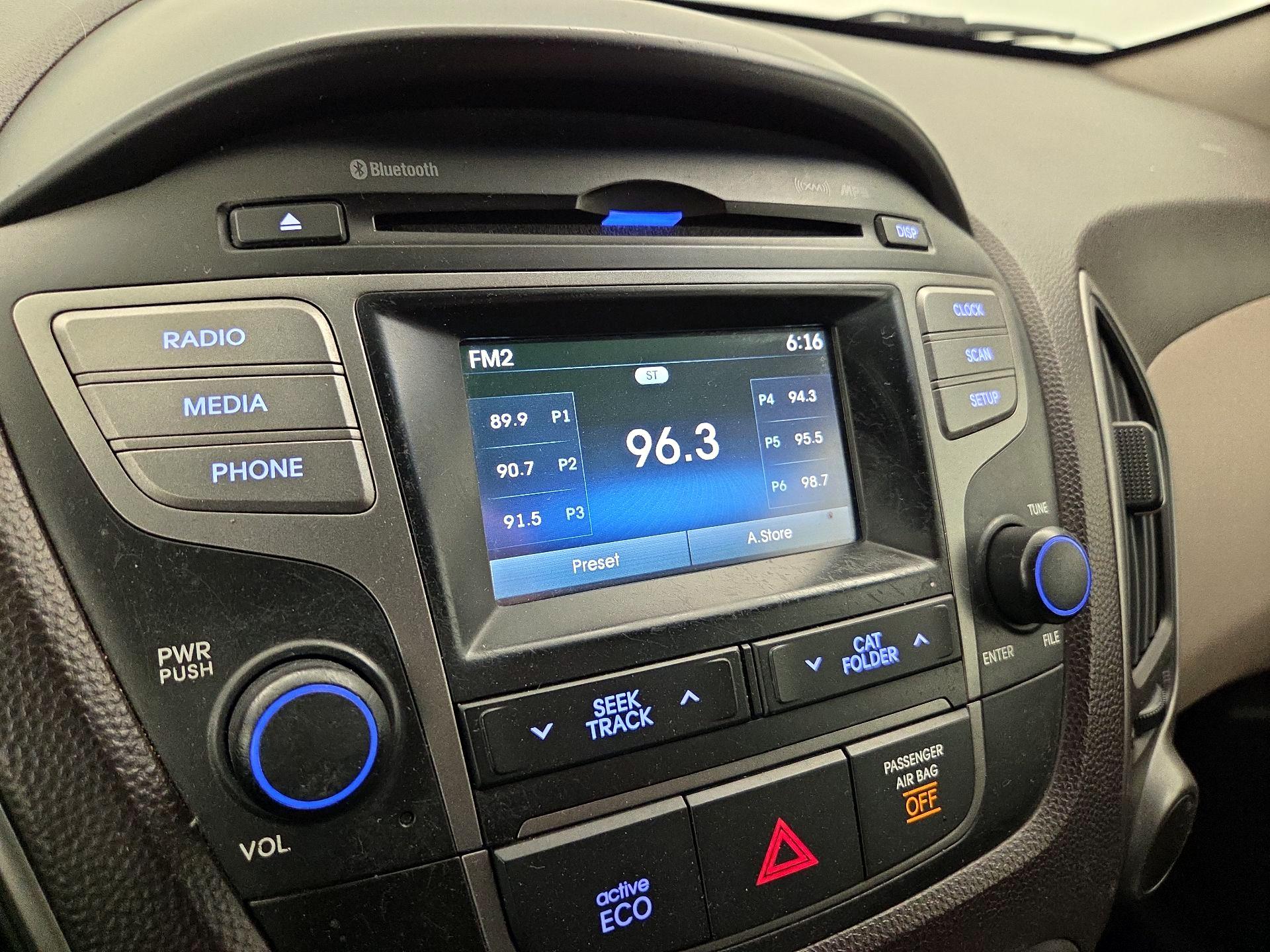 Thumbnail: 2015 Hyundai Tucson - 15