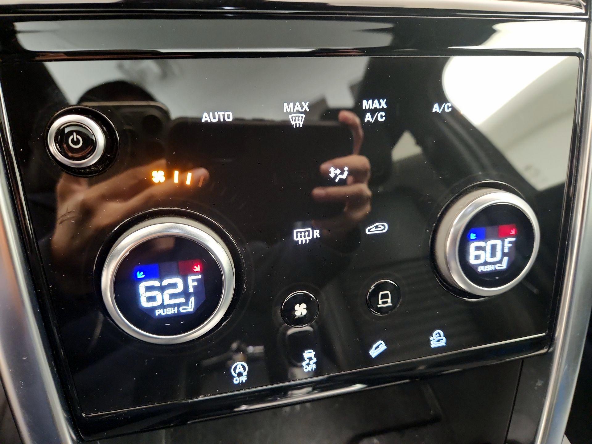 Thumbnail: 2021 Land Rover Discovery Sport - 17