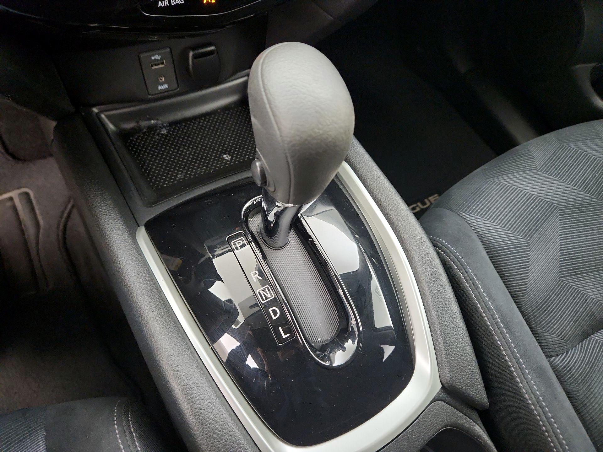 Thumbnail: 2016 Nissan Rogue - 17