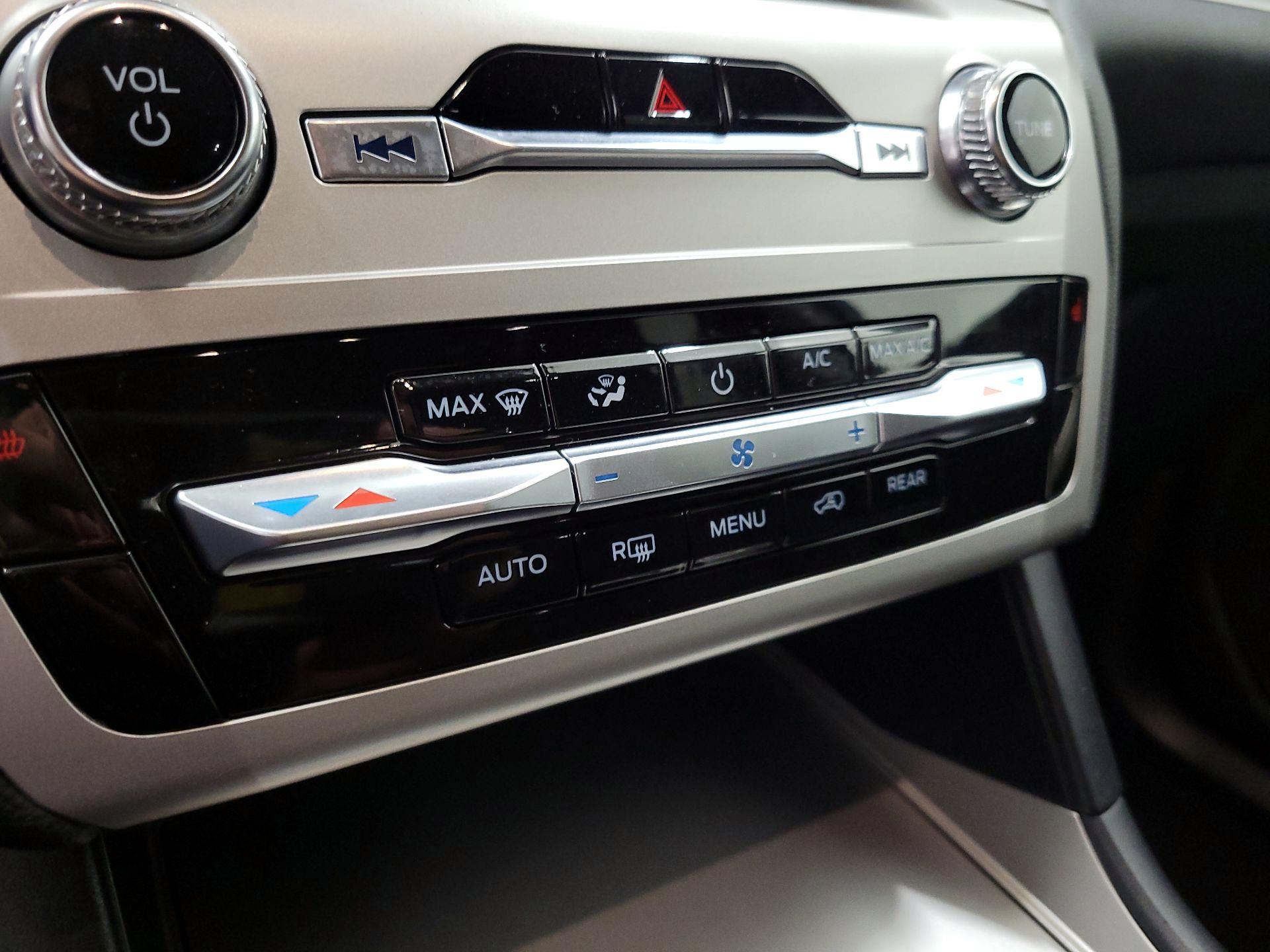 Thumbnail: 2021 Ford Explorer - 16