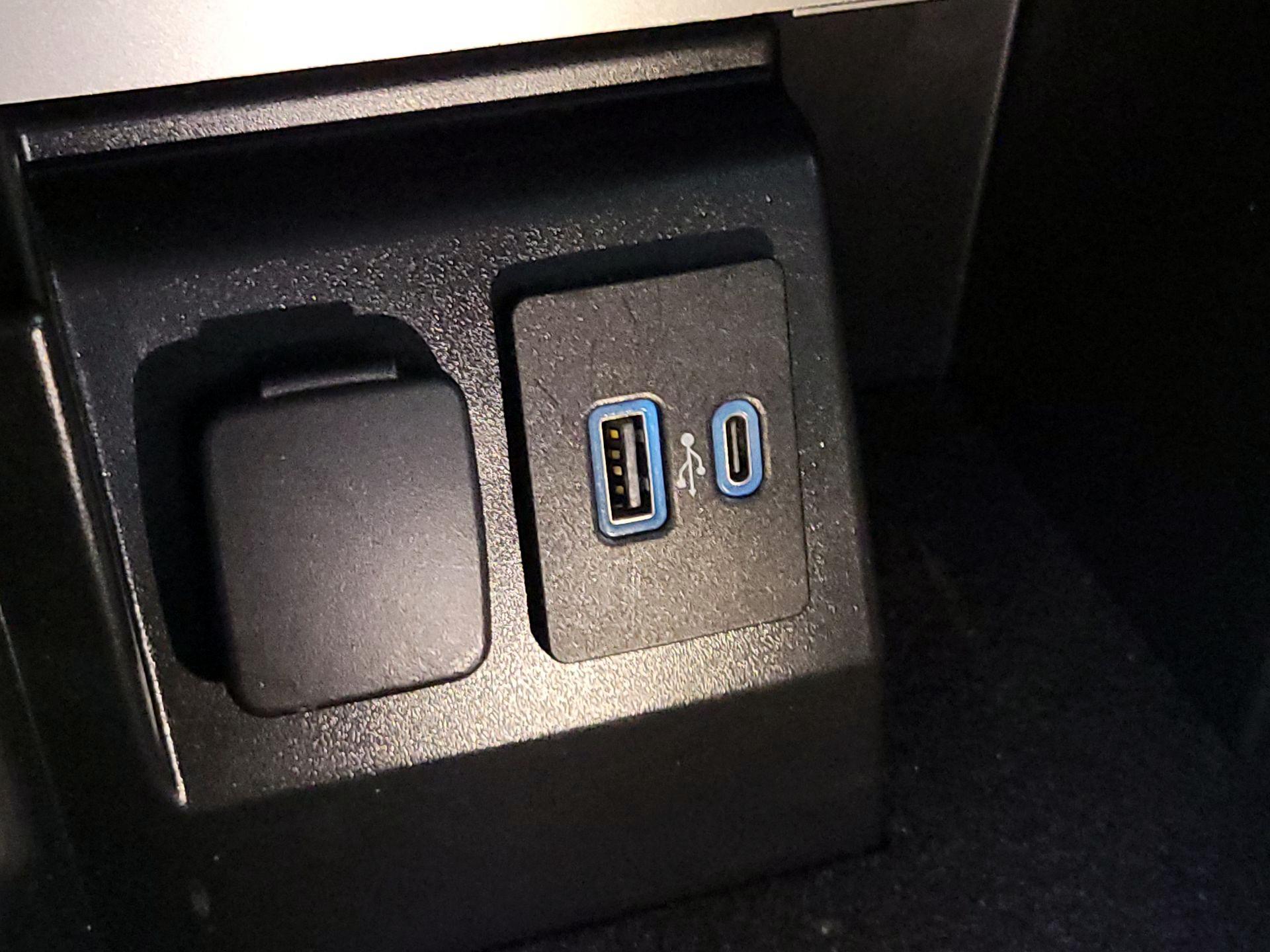 Thumbnail: 2021 Ford Explorer - 18