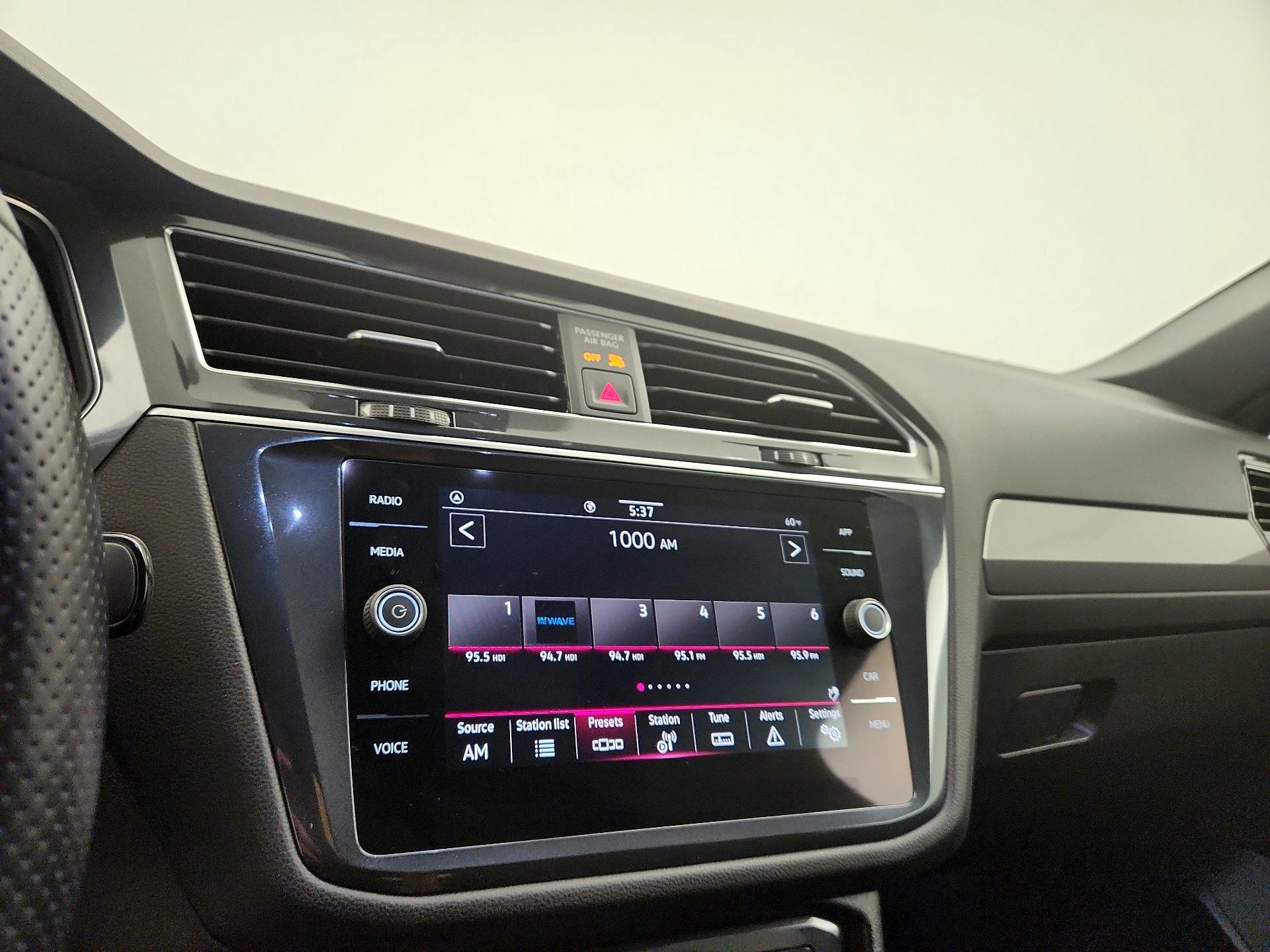 Thumbnail: 2023 Volkswagen Tiguan - 15