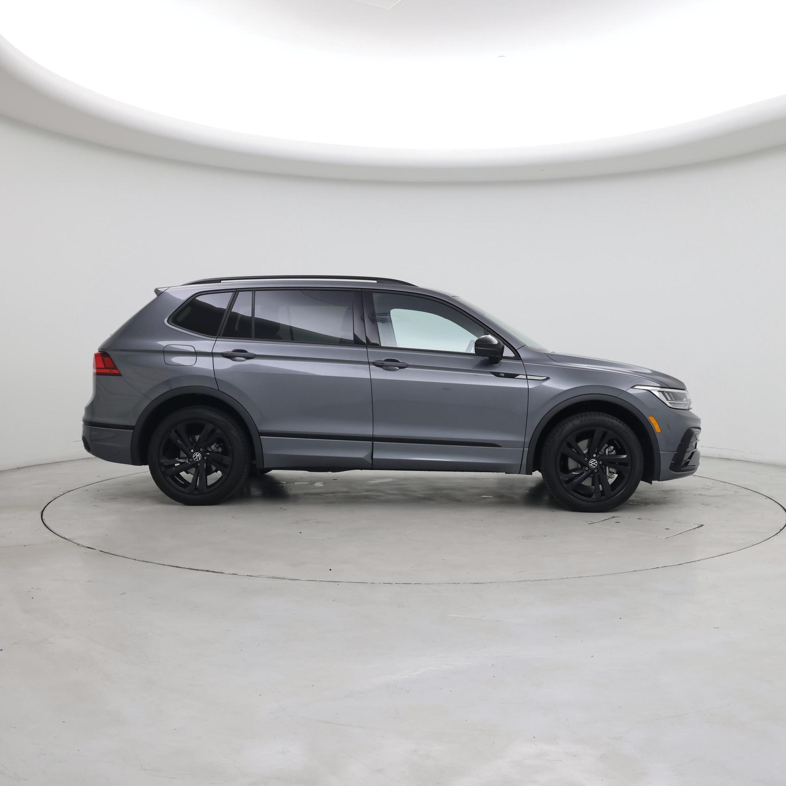 Thumbnail: 2023 Volkswagen Tiguan - 7