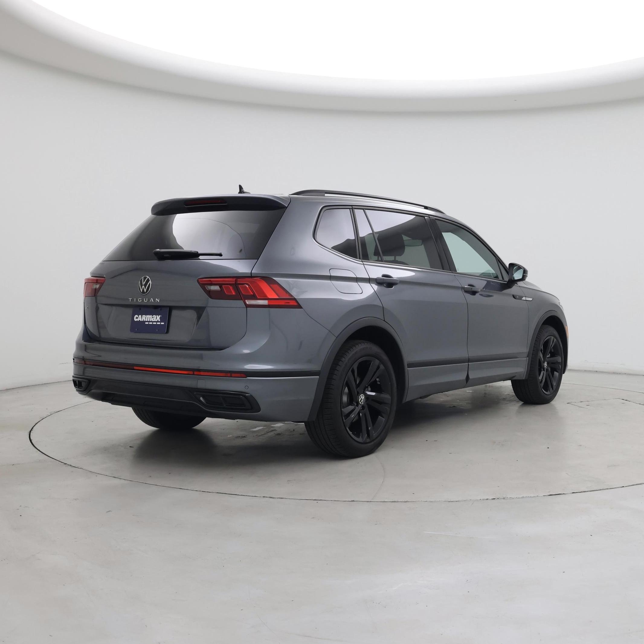 Thumbnail: 2023 Volkswagen Tiguan - 8