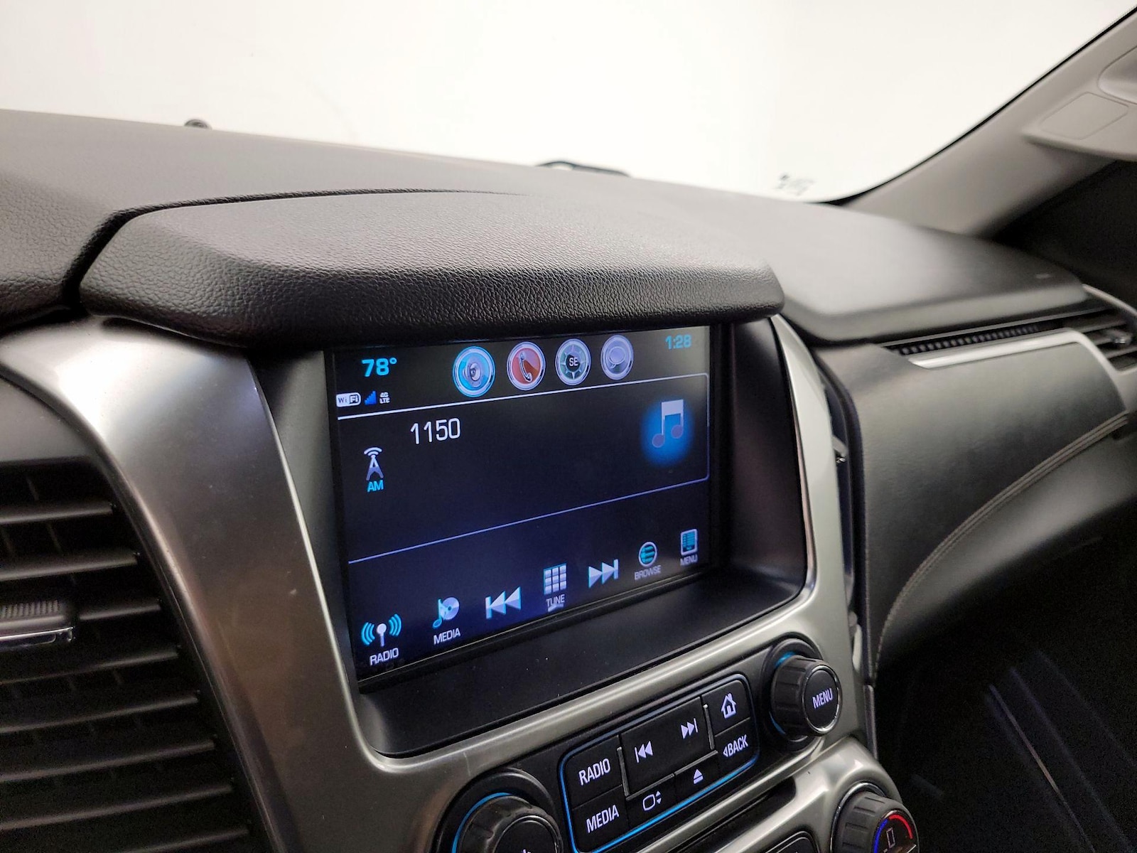 2019 Chevrolet Suburban LT - Photo 16