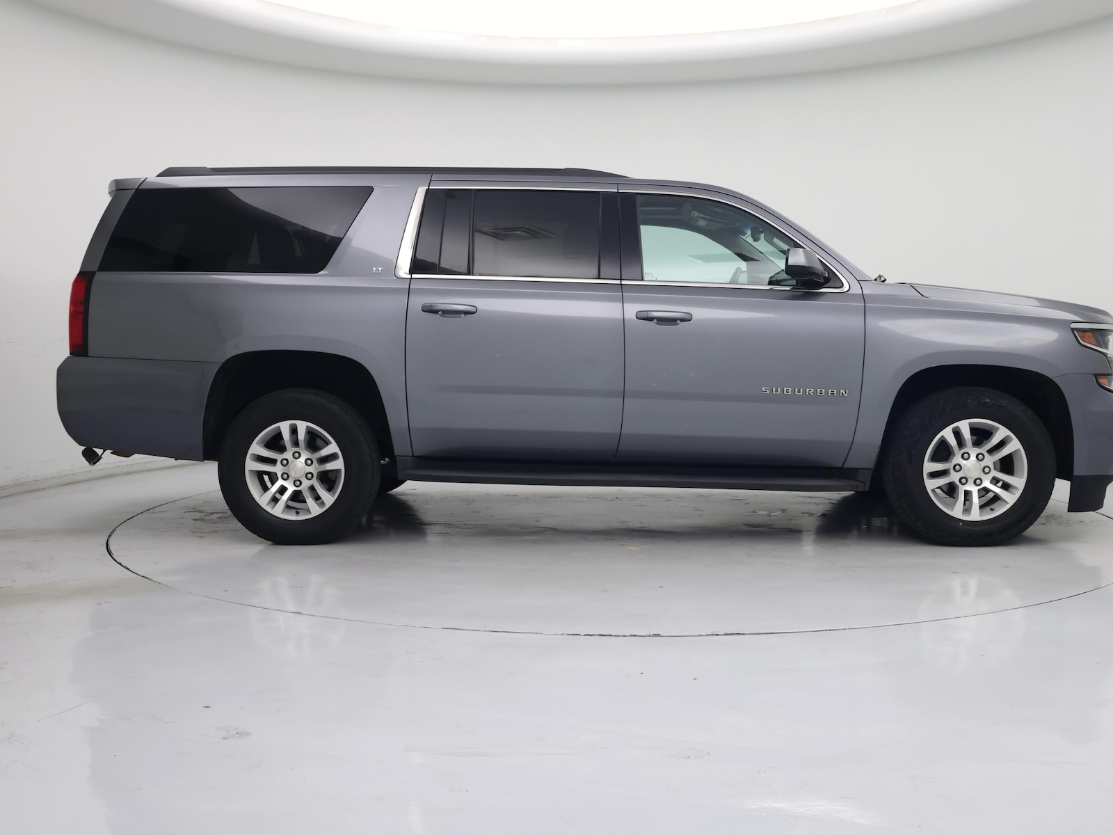 2019 Chevrolet Suburban LT - Photo 8
