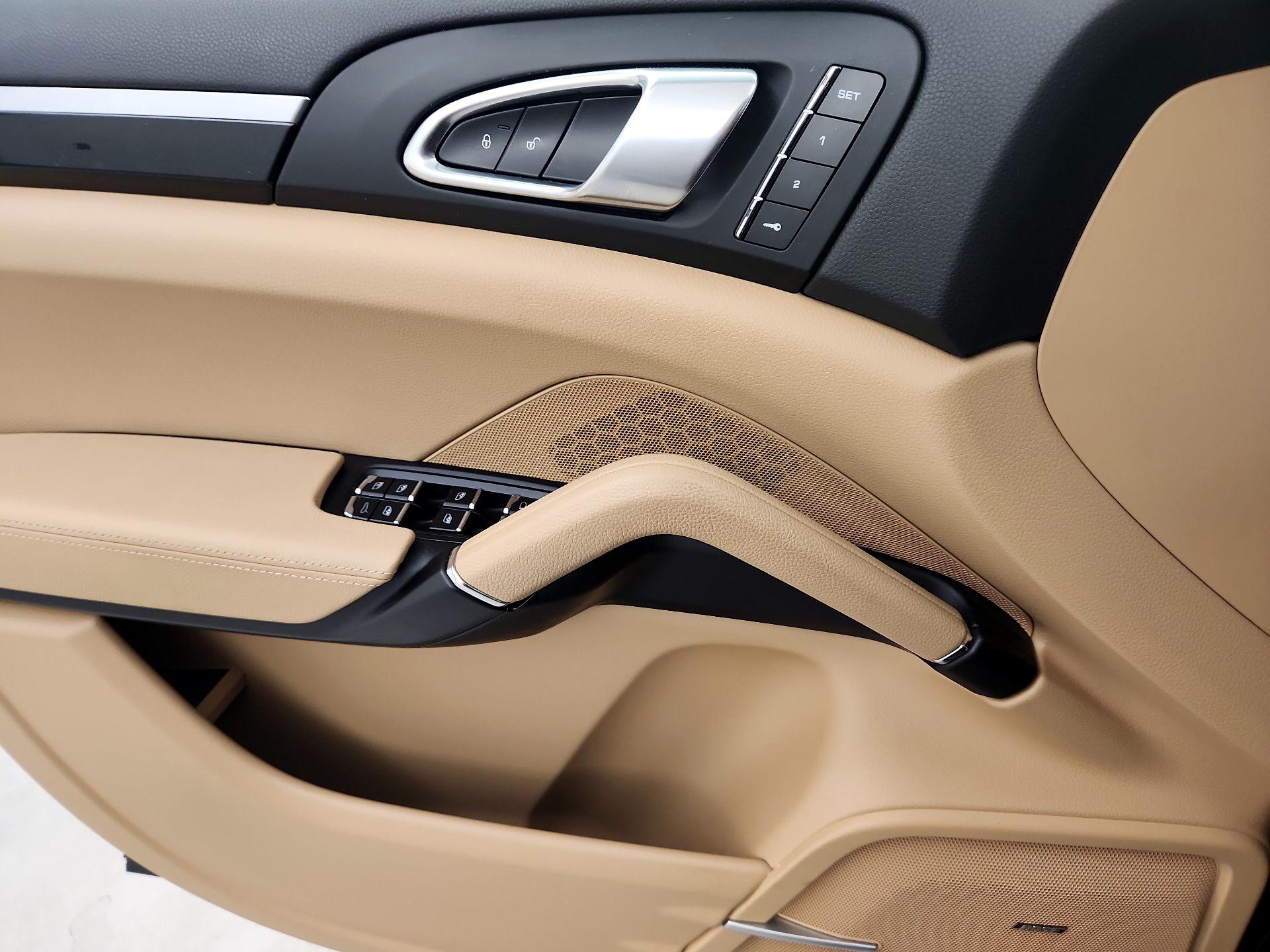 Thumbnail: 2017 Porsche Cayenne - 12