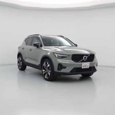 2024 Volvo XC40 B5 Plus Dark Theme