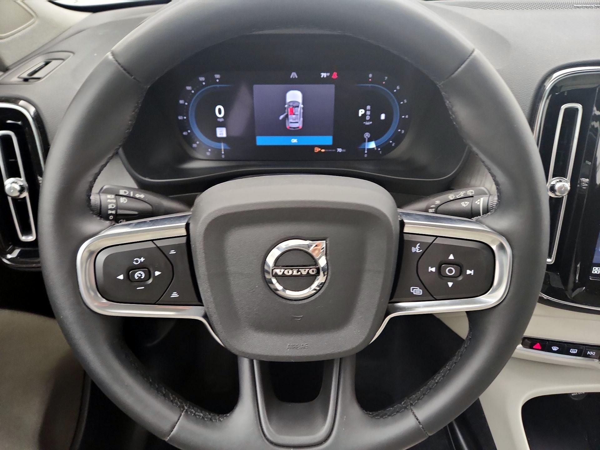 Thumbnail: 2024 Volvo XC40 - 10
