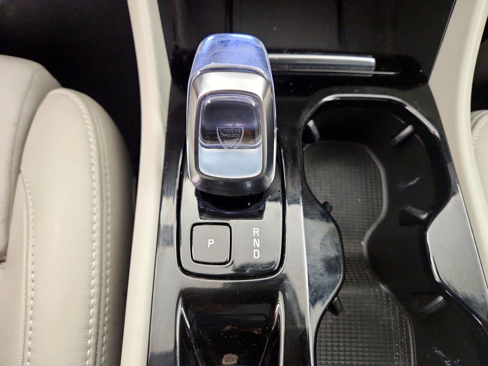 Thumbnail: 2024 Volvo XC40 - 18