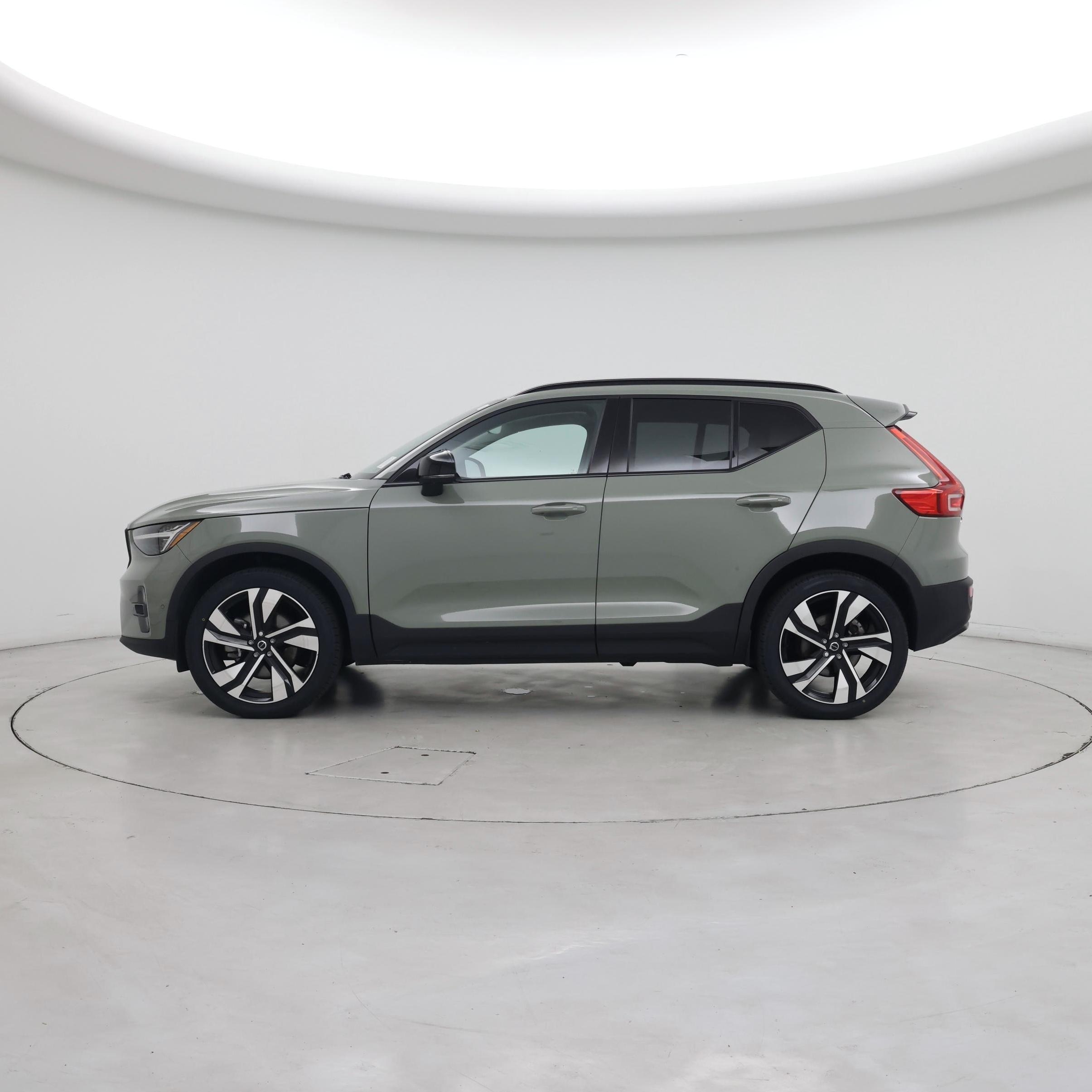 Thumbnail: 2024 Volvo XC40 - 3