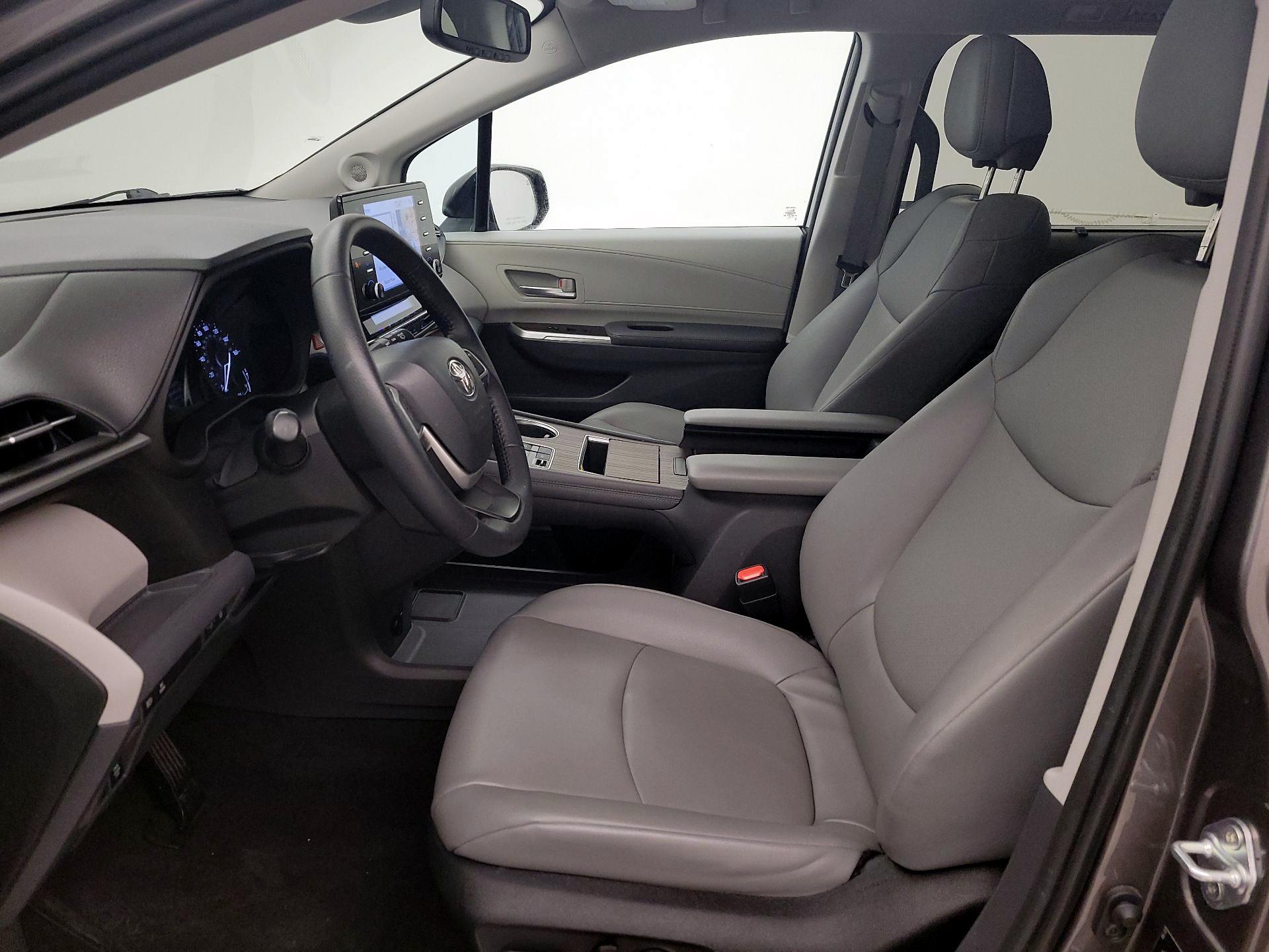 Thumbnail: 2022 Toyota Sienna - 11