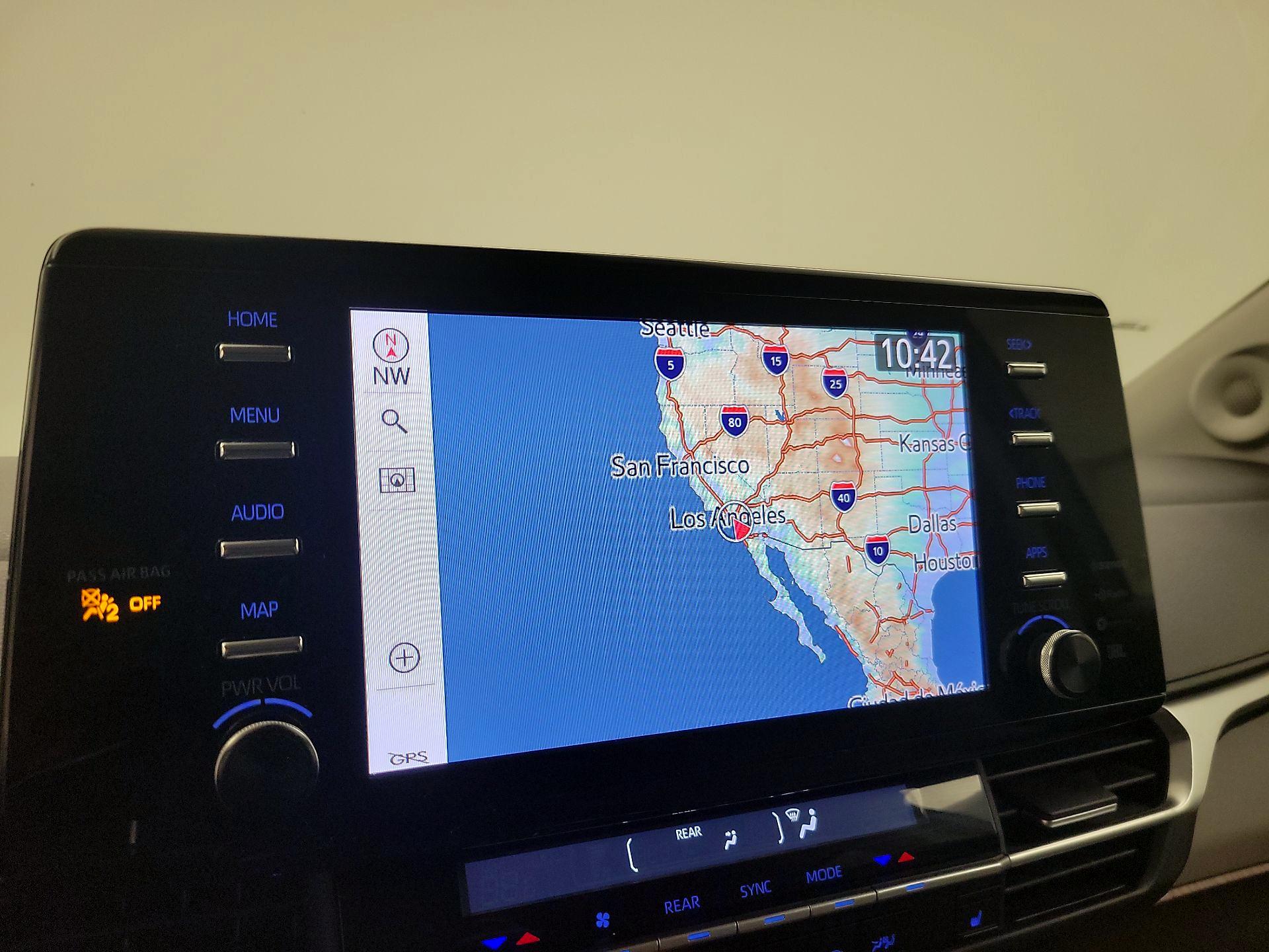 Thumbnail: 2022 Toyota Sienna - 14