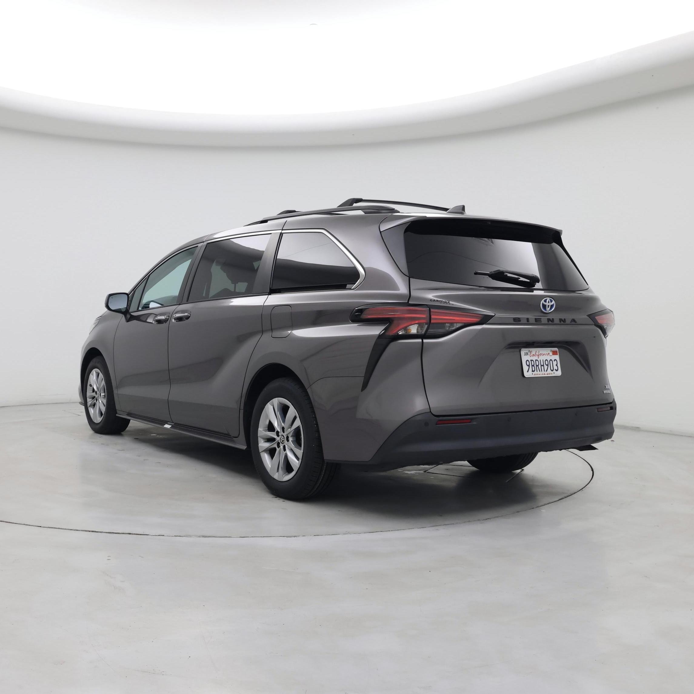 Thumbnail: 2022 Toyota Sienna - 2