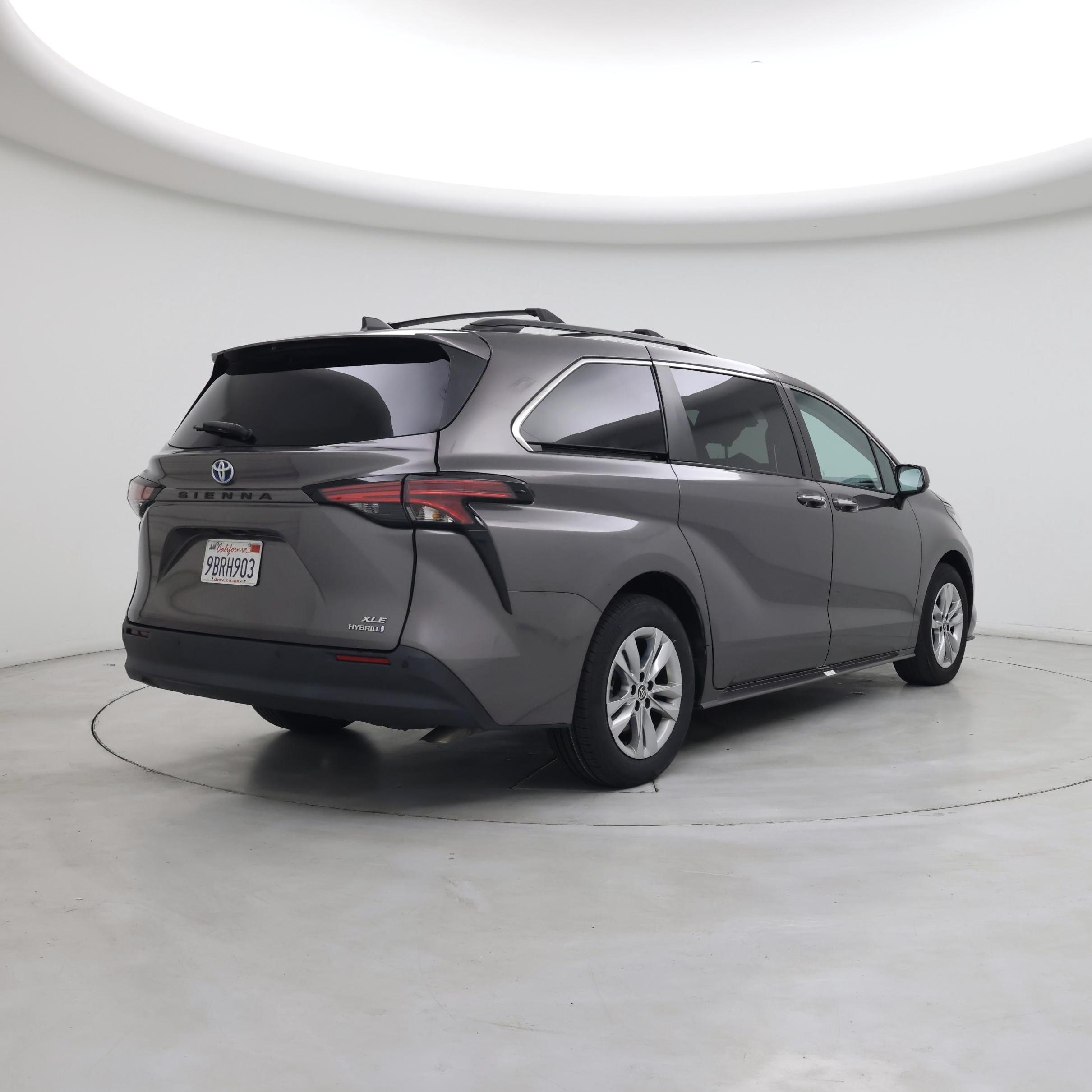 Thumbnail: 2022 Toyota Sienna - 8