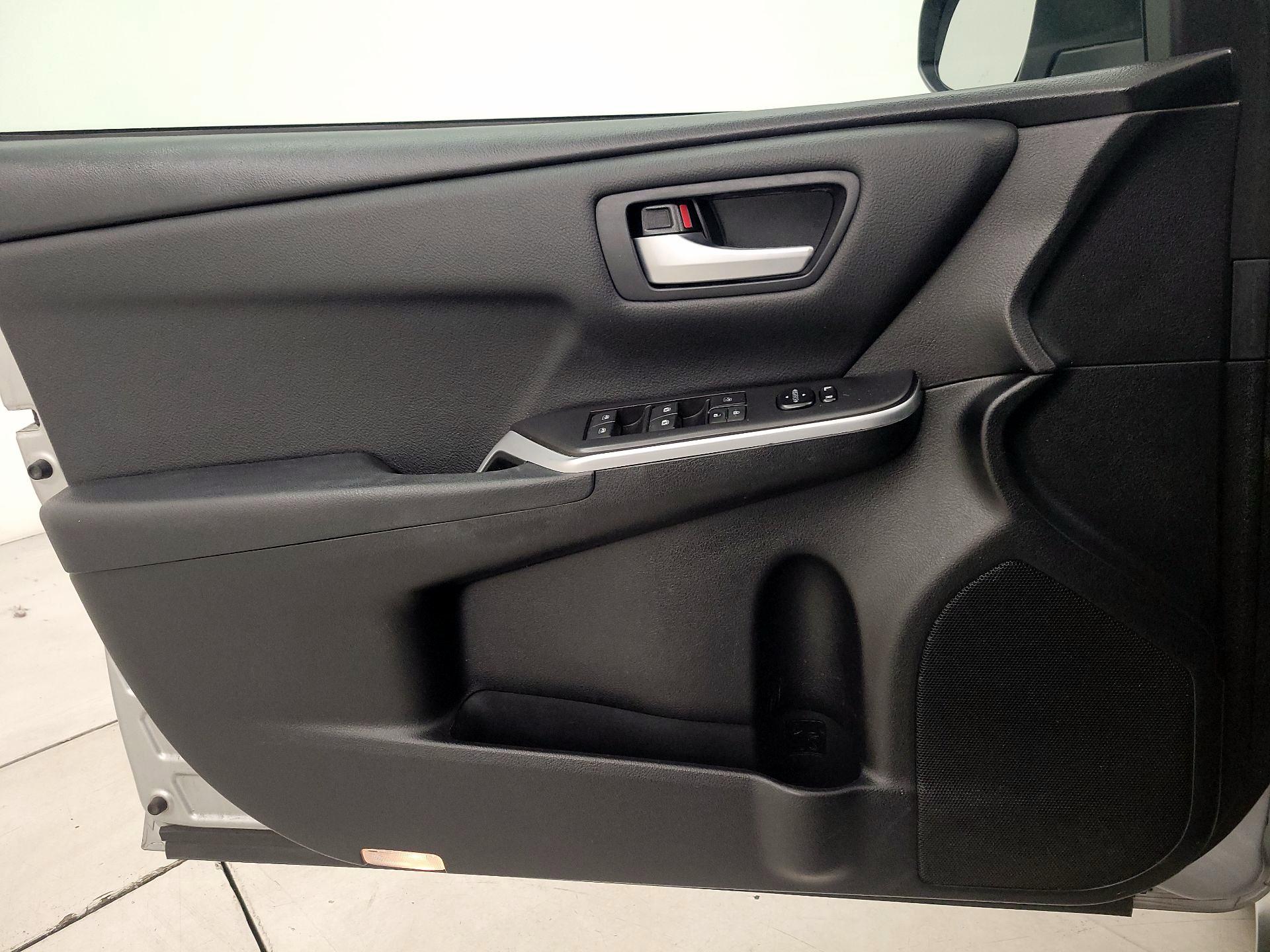 Thumbnail: 2017 Toyota Camry - 12