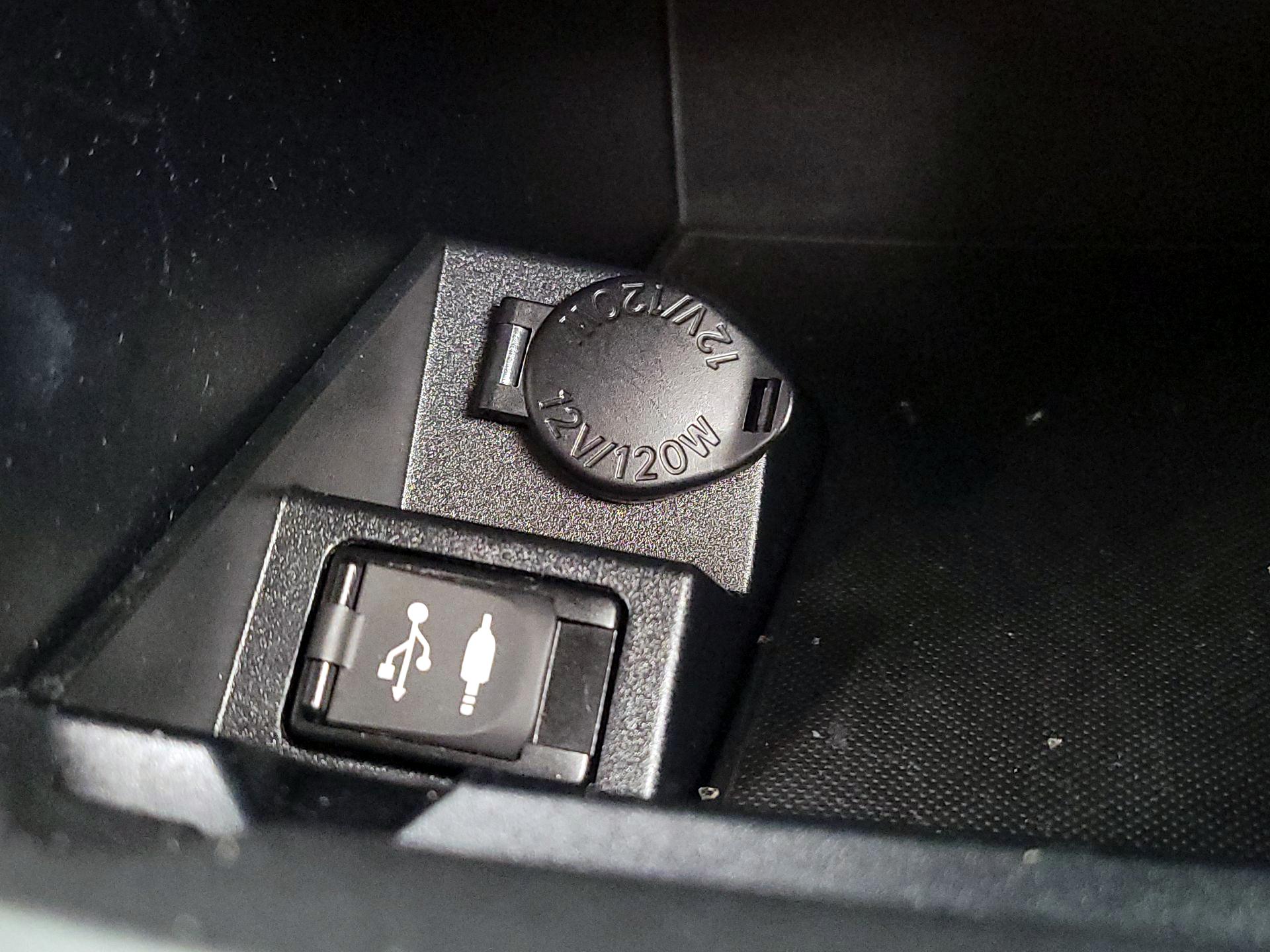 Thumbnail: 2017 Toyota Camry - 18