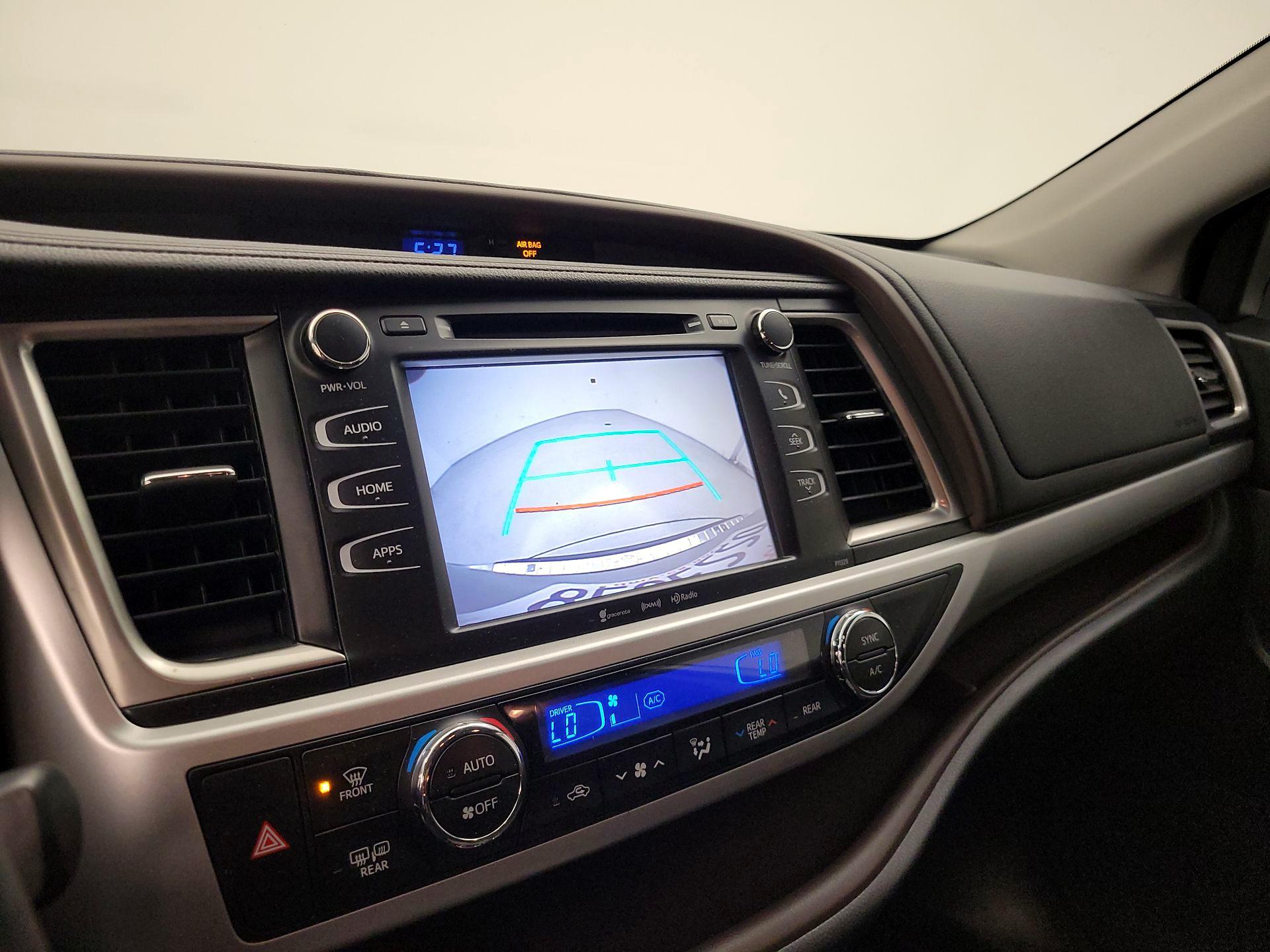 Thumbnail: 2018 Toyota Highlander - 14