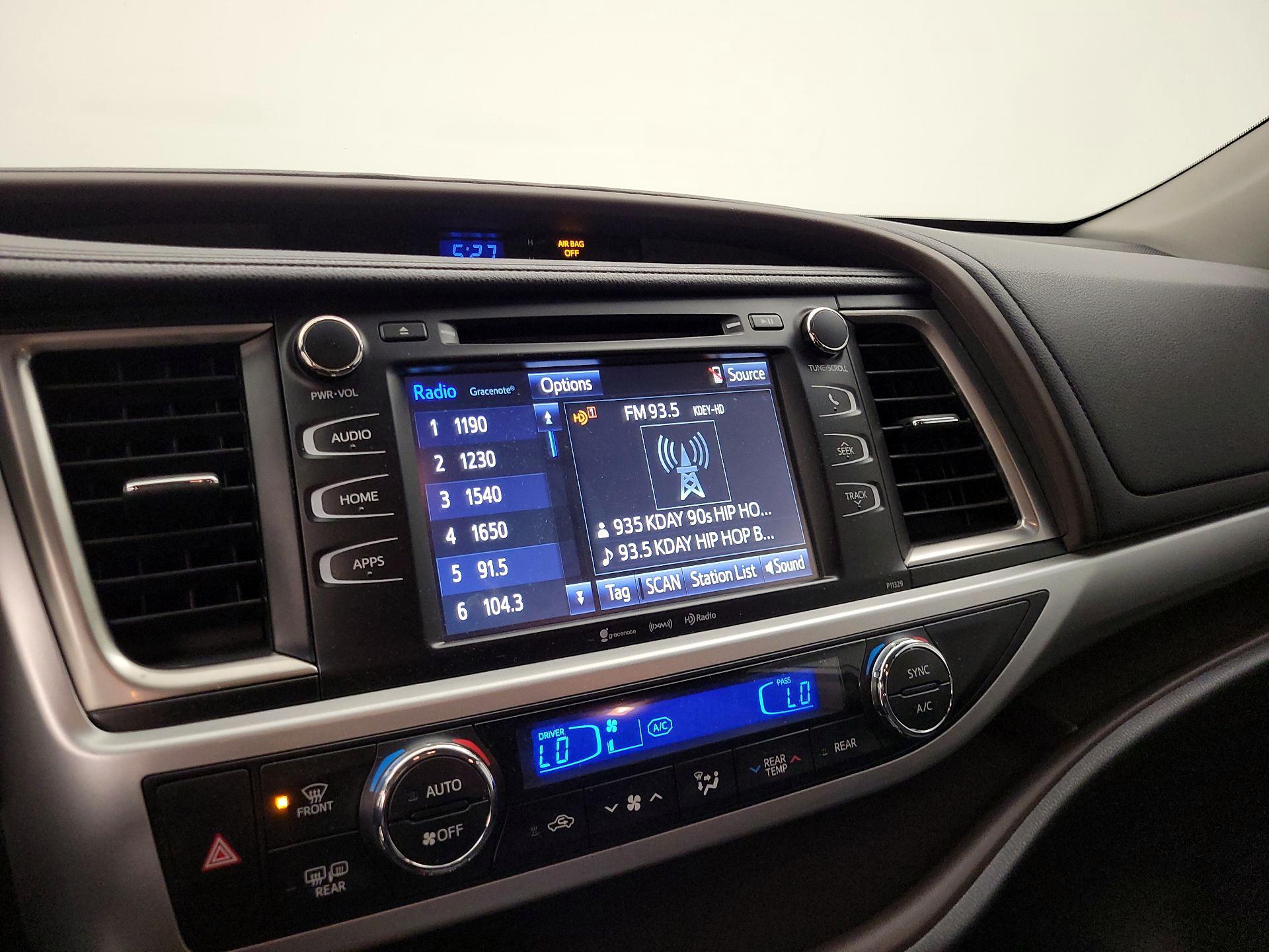 Thumbnail: 2018 Toyota Highlander - 15