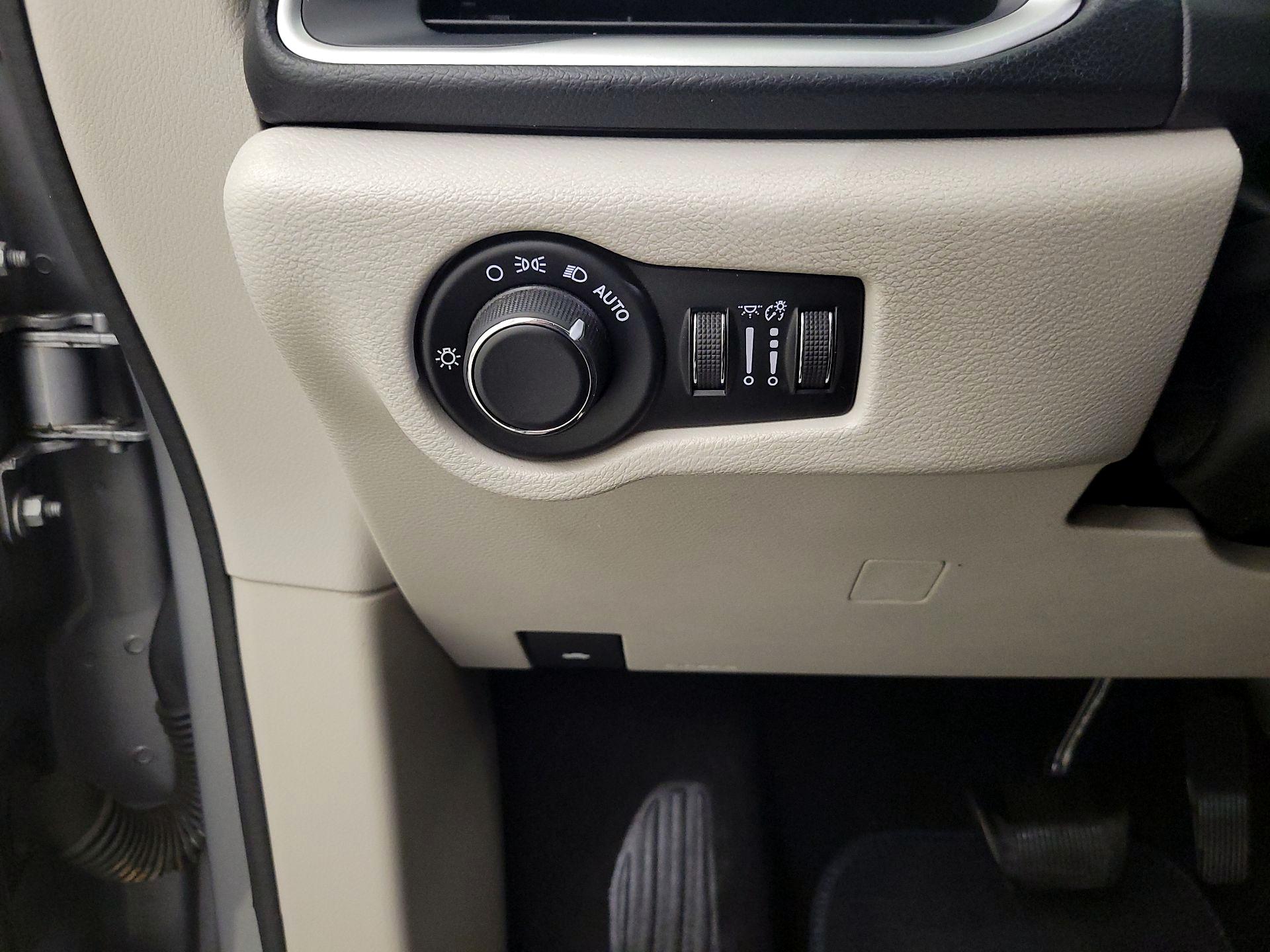 Thumbnail: 2017 Chrysler Pacifica - 13