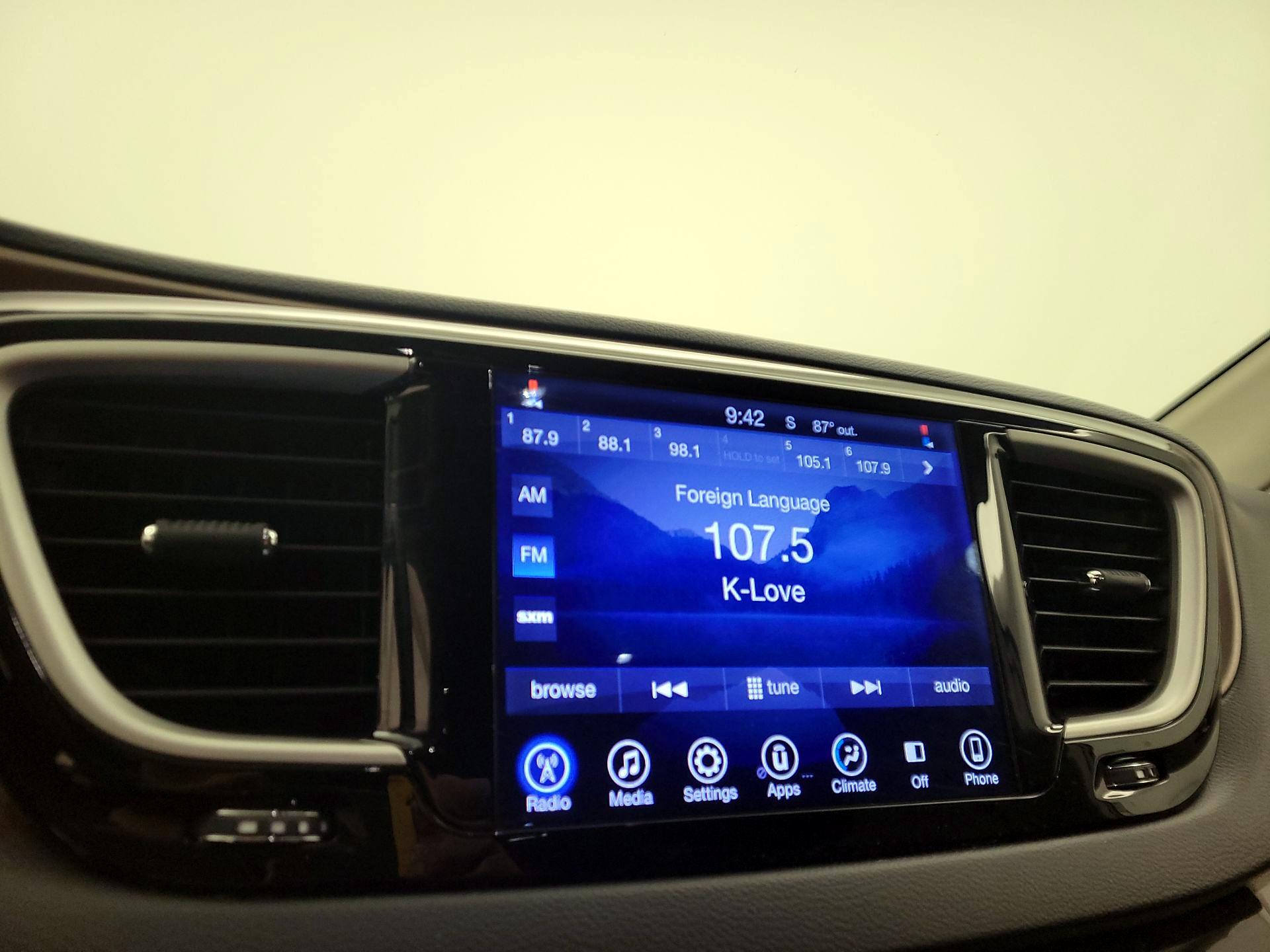 Thumbnail: 2017 Chrysler Pacifica - 15