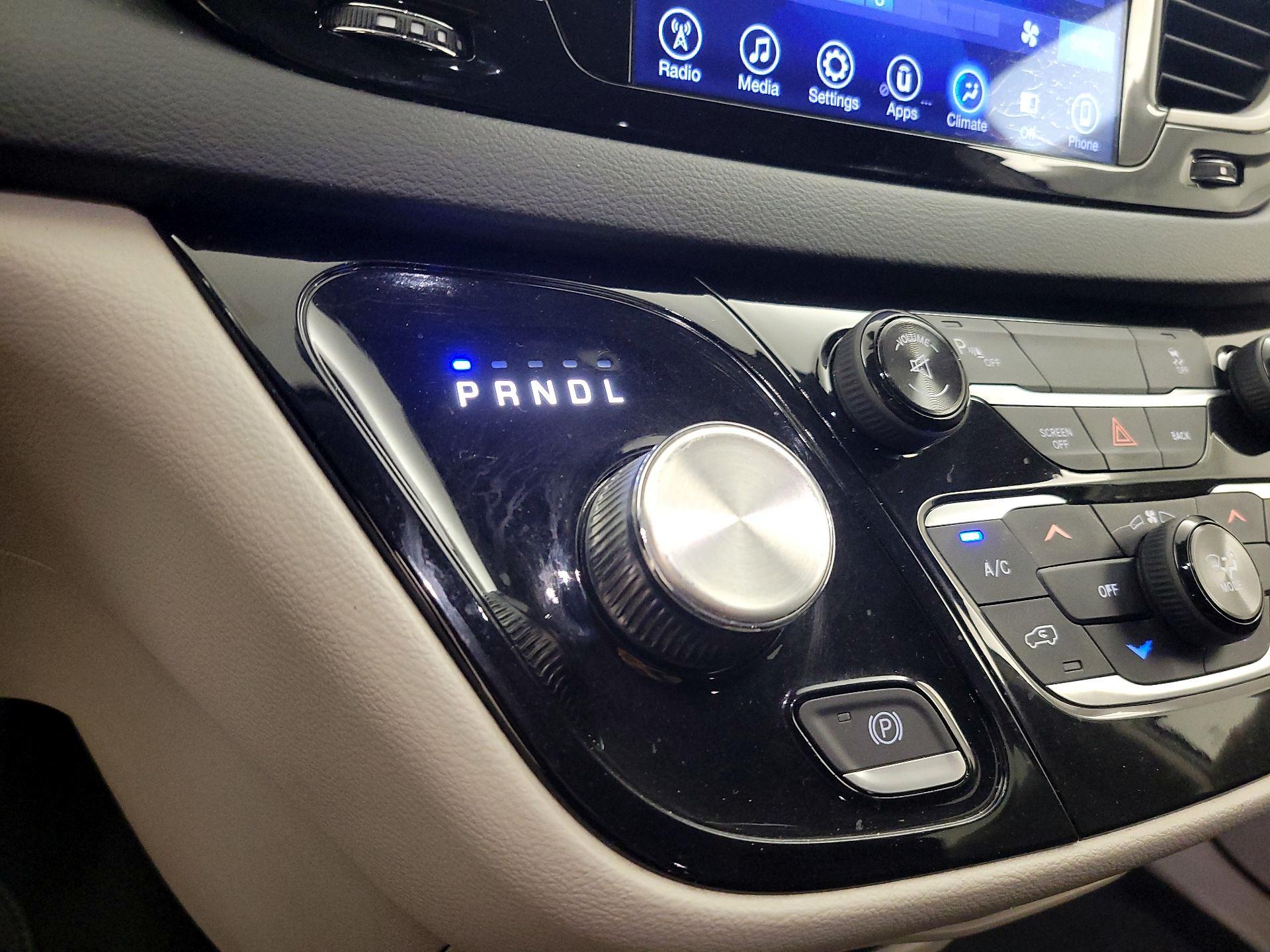 Thumbnail: 2017 Chrysler Pacifica - 17