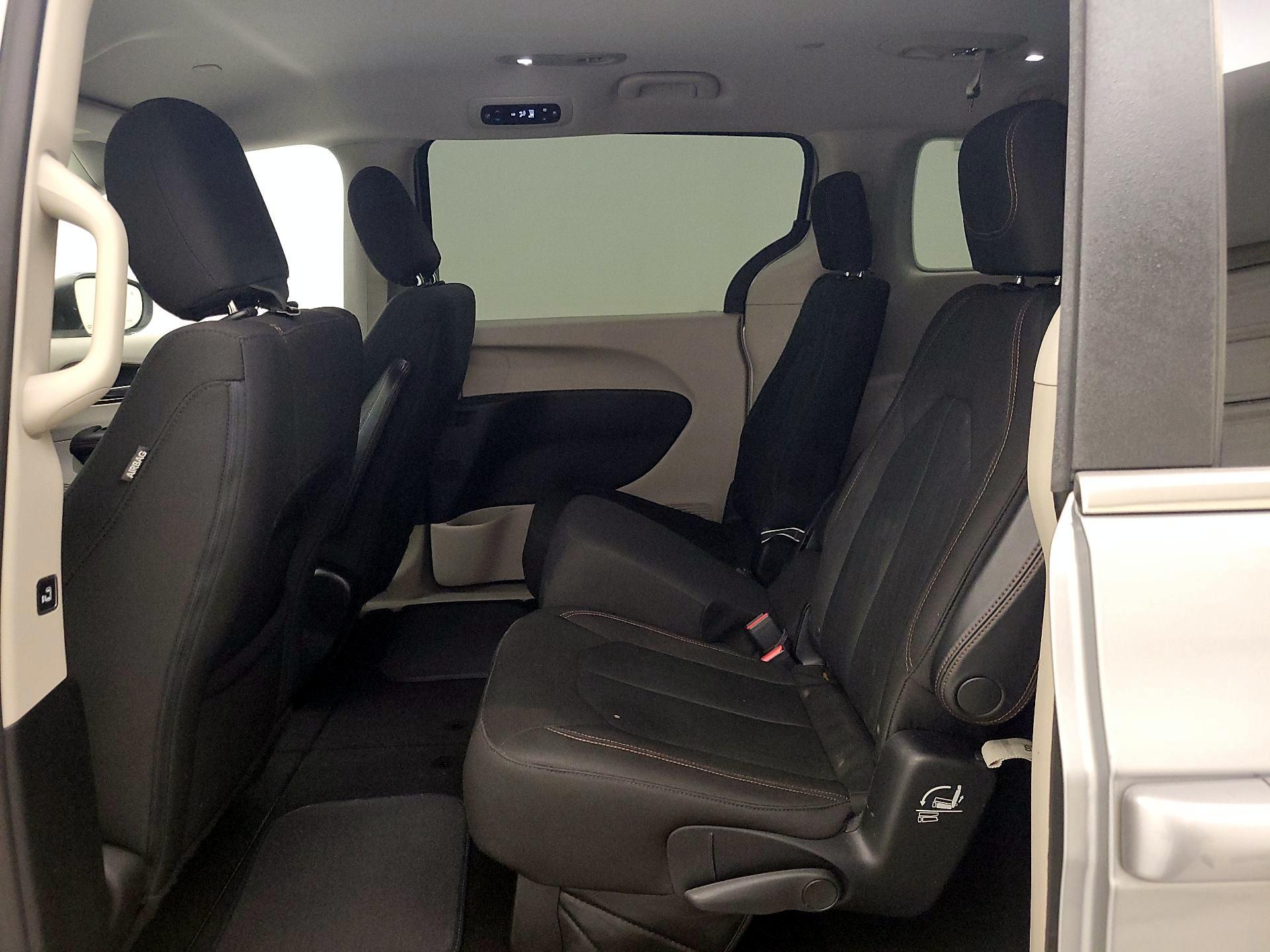 Thumbnail: 2017 Chrysler Pacifica - 19