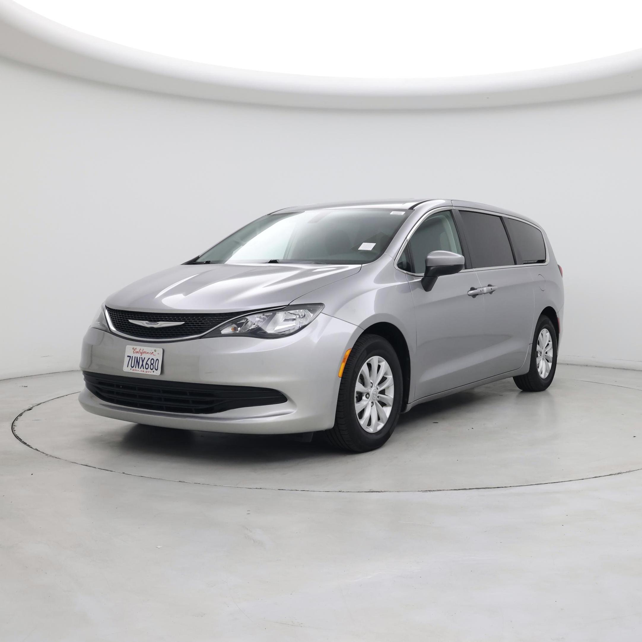 Thumbnail: 2017 Chrysler Pacifica - 4
