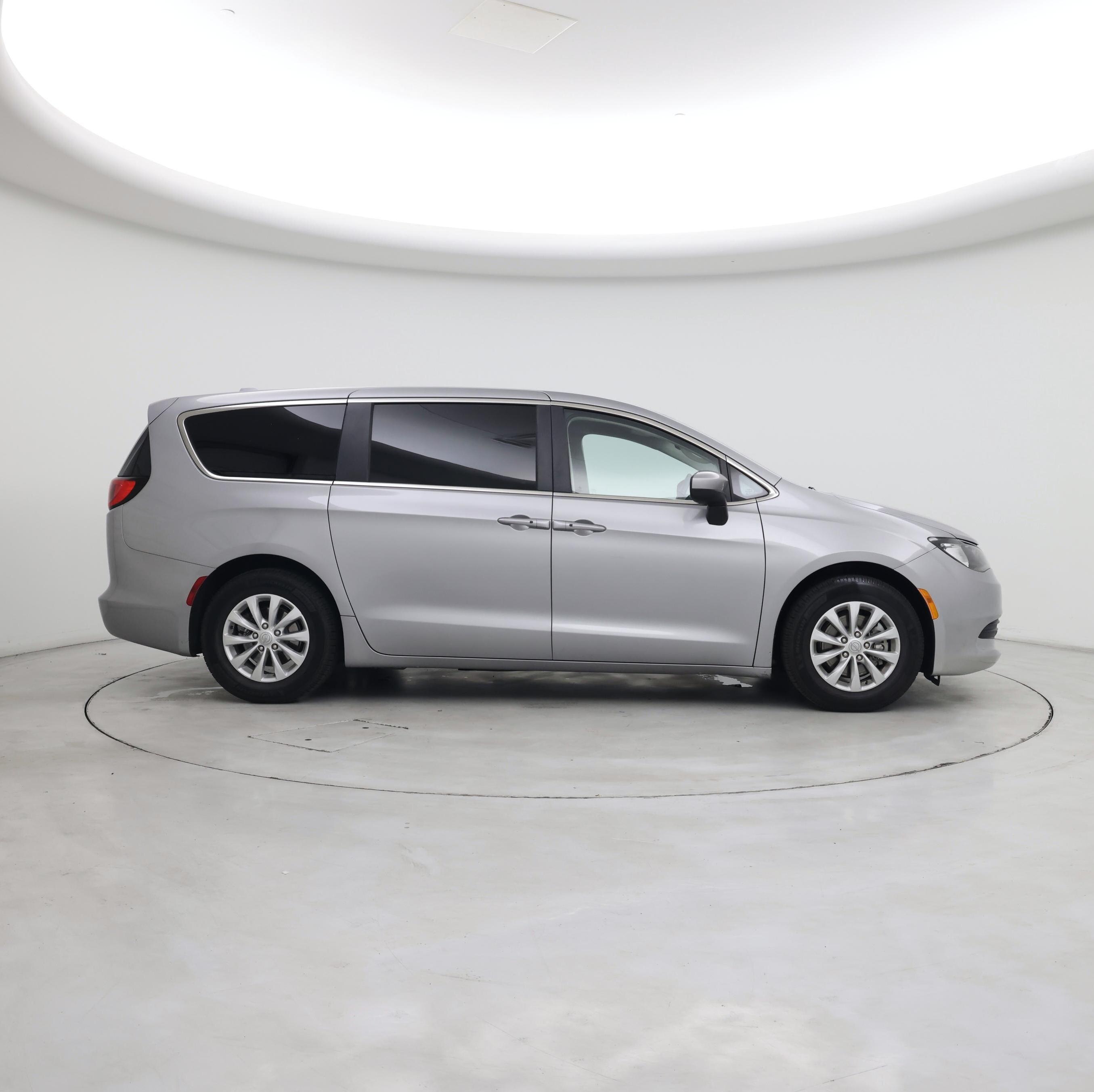 Thumbnail: 2017 Chrysler Pacifica - 7