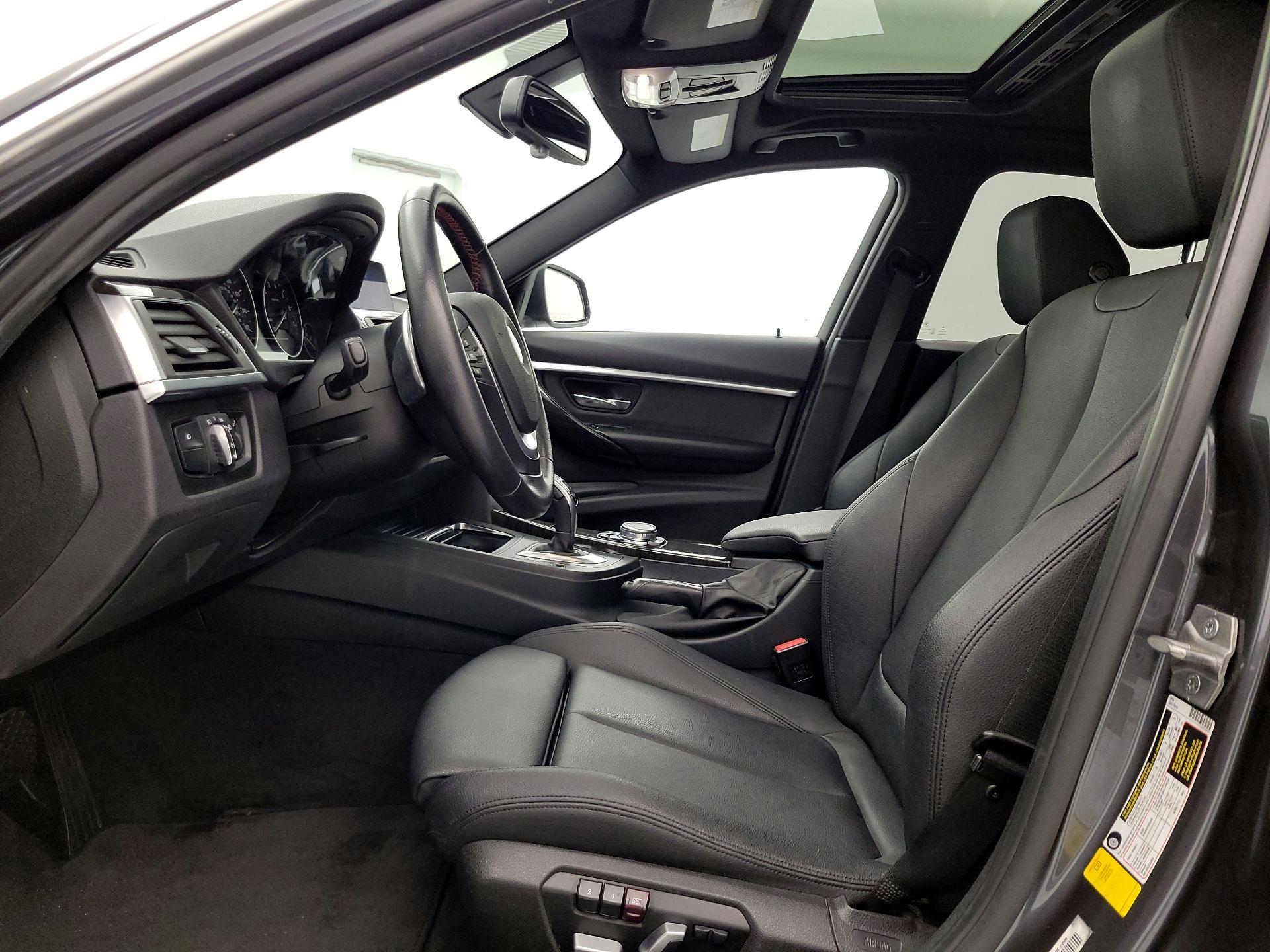 Thumbnail: 2017 BMW 3 Series - 11