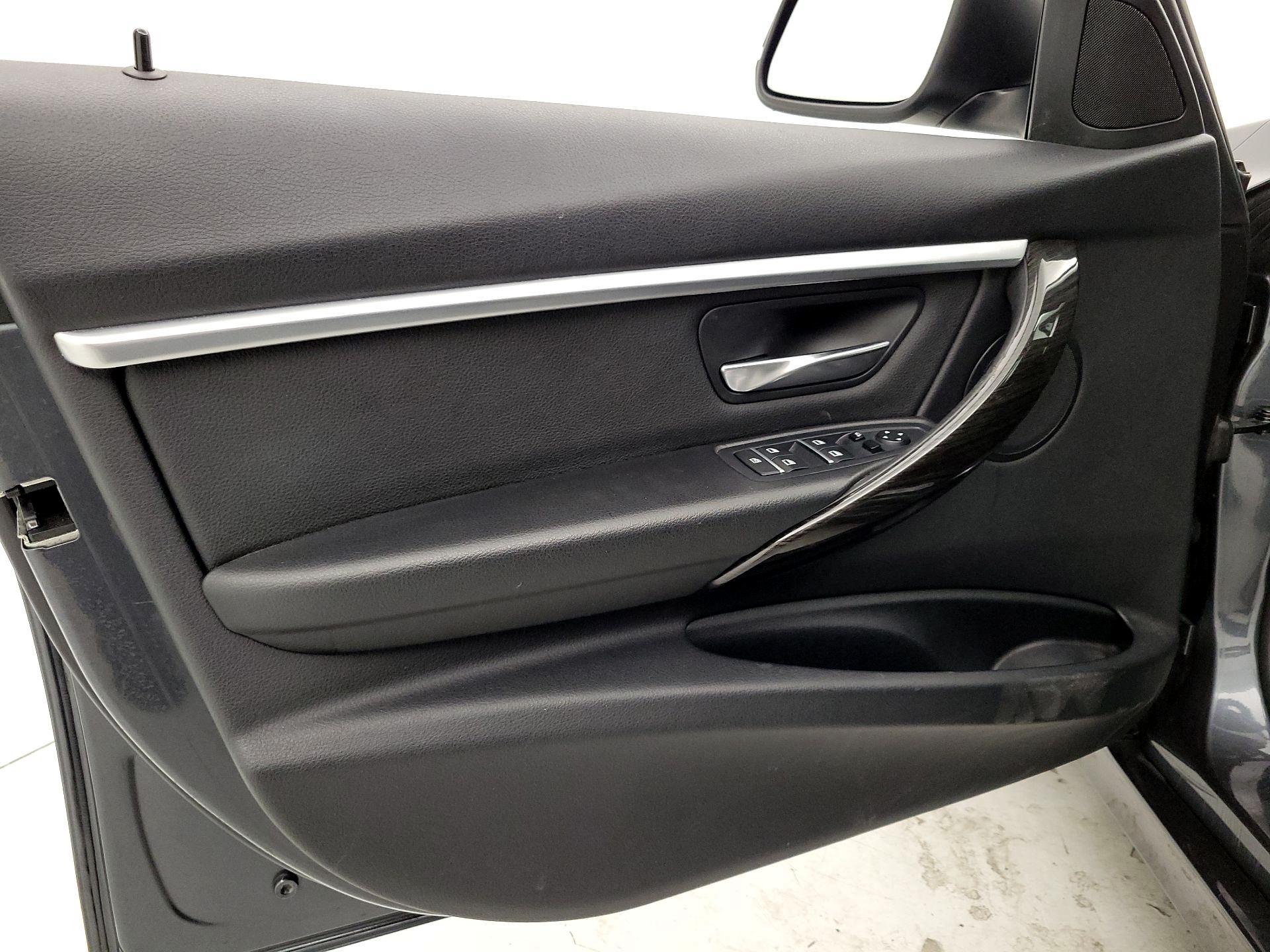 Thumbnail: 2017 BMW 3 Series - 12