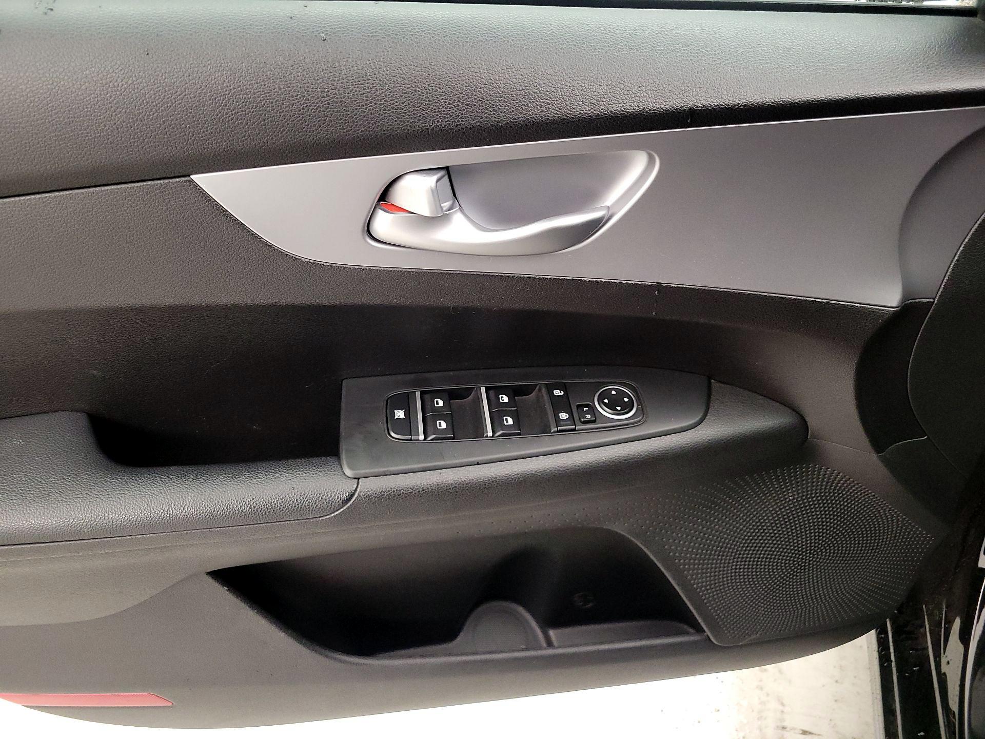 Thumbnail: 2023 Kia Forte - 12