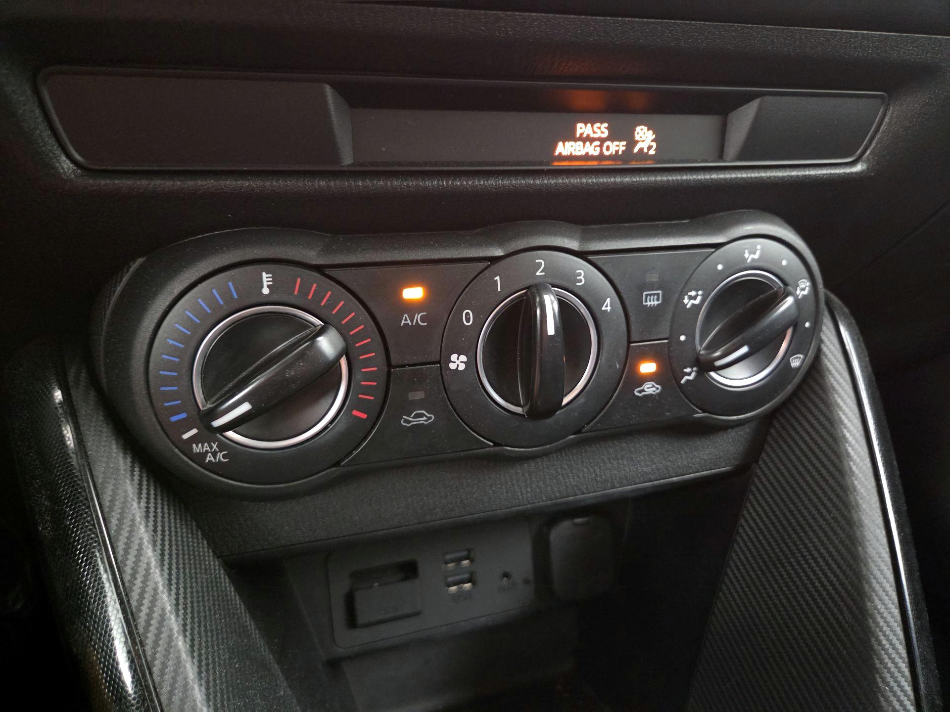 Thumbnail: 2018 Toyota Yaris iA - 16