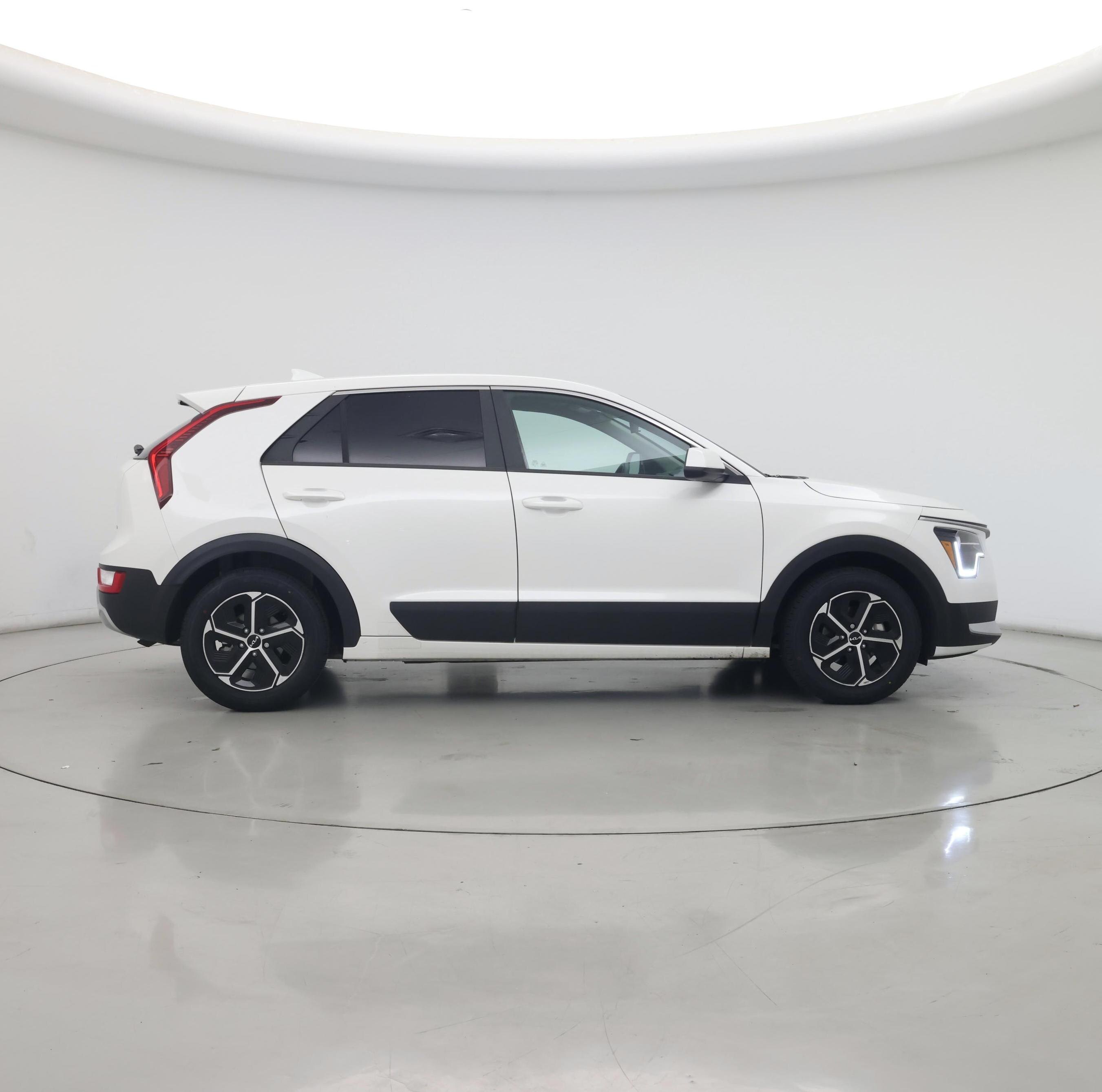 Thumbnail: 2024 Kia Niro - 7