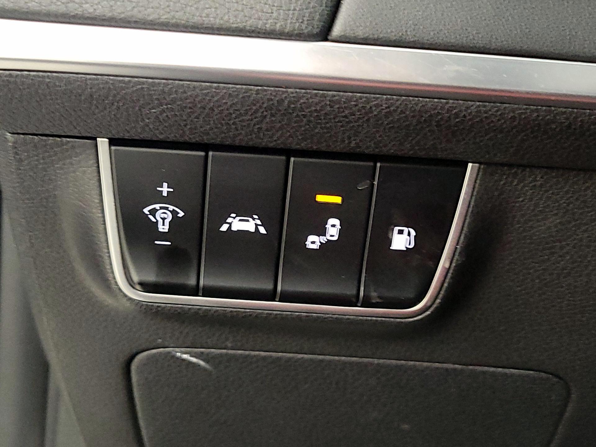 Thumbnail: 2020 Kia Stinger - 13