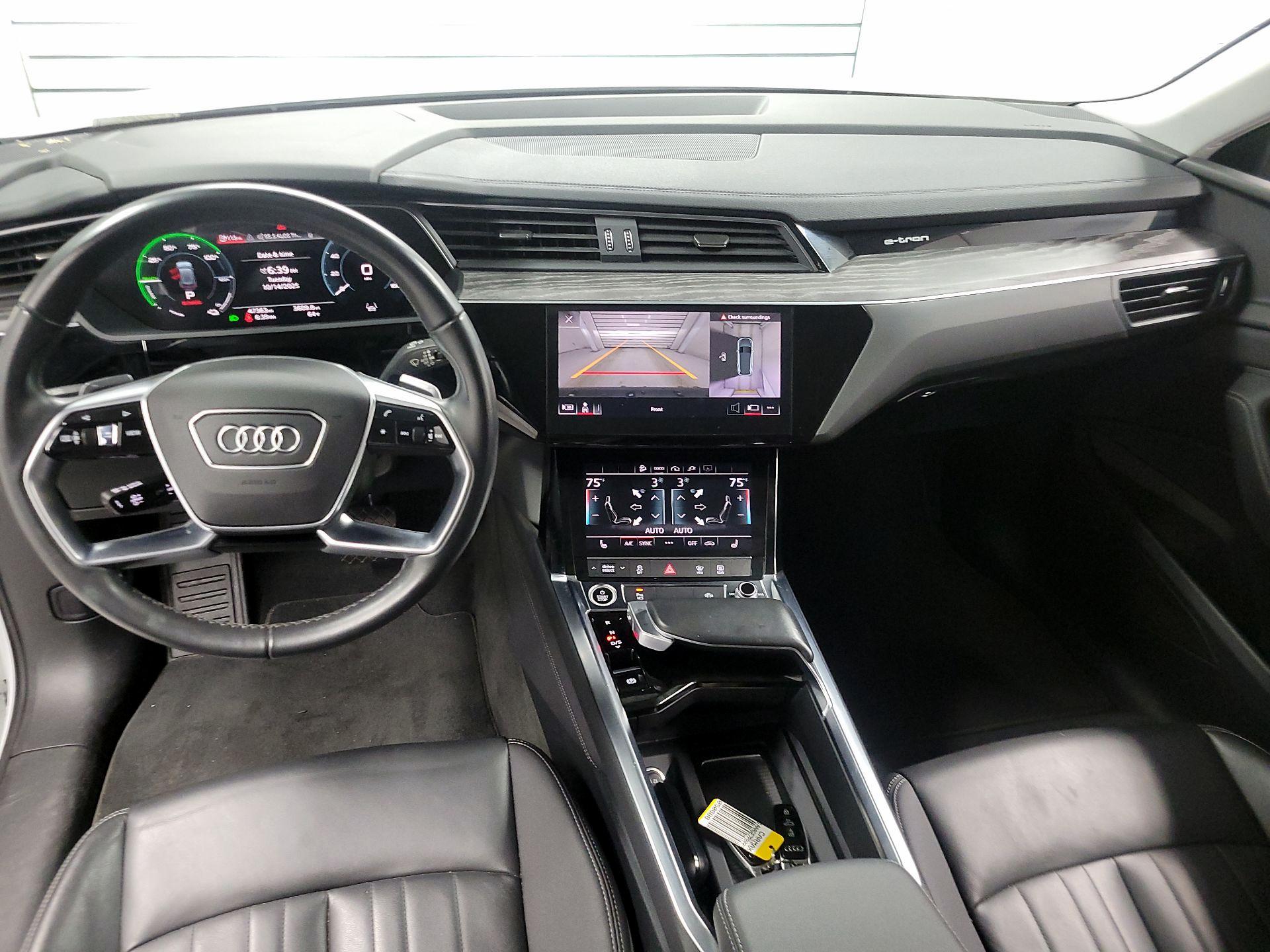 Thumbnail: 2023 Audi e-tron - 9