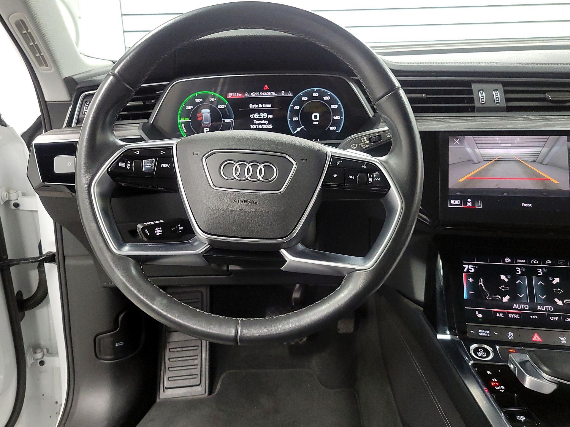 Thumbnail: 2023 Audi e-tron - 10